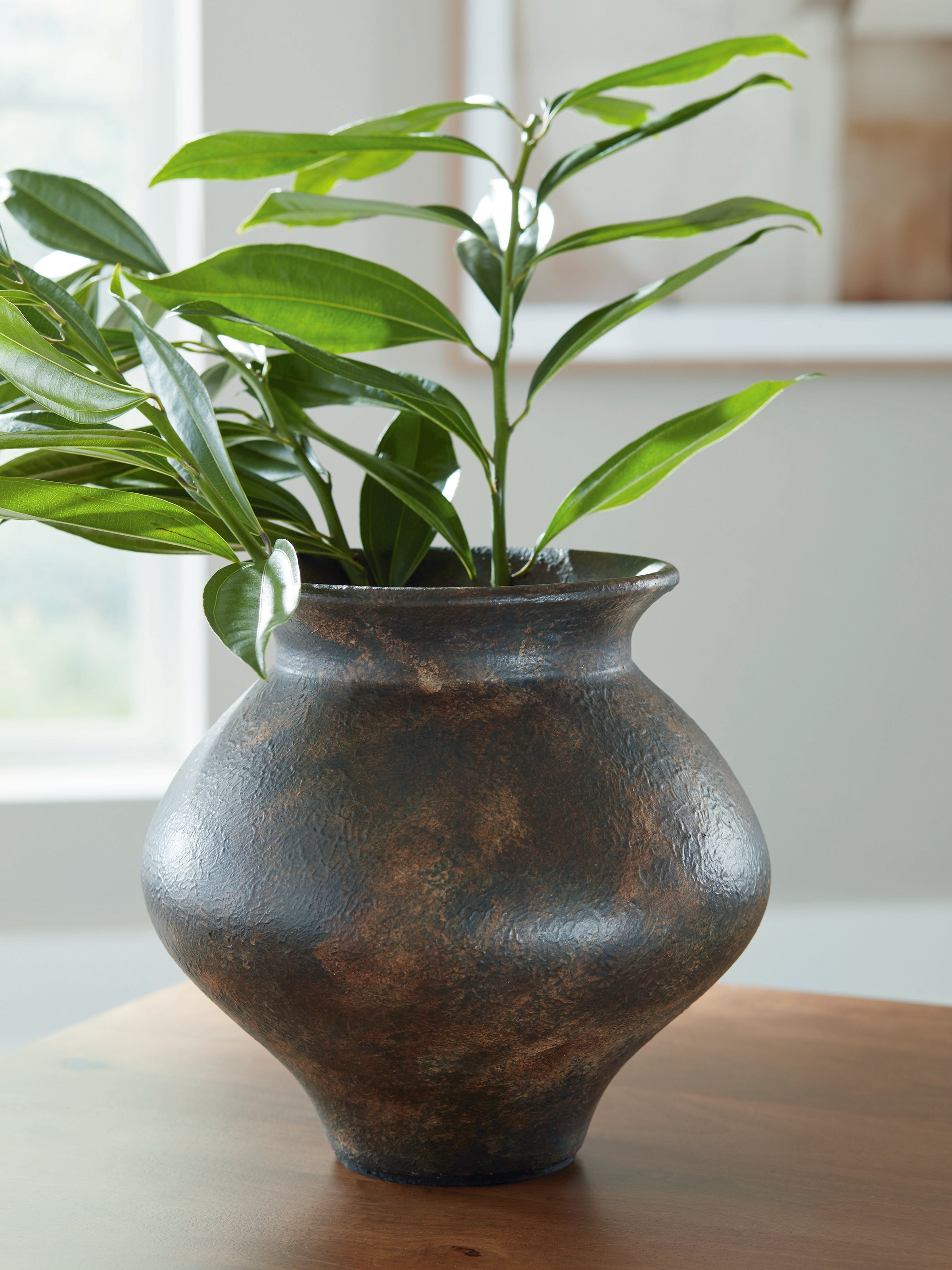 Laddlow Antique Brown Vase - A2000912
