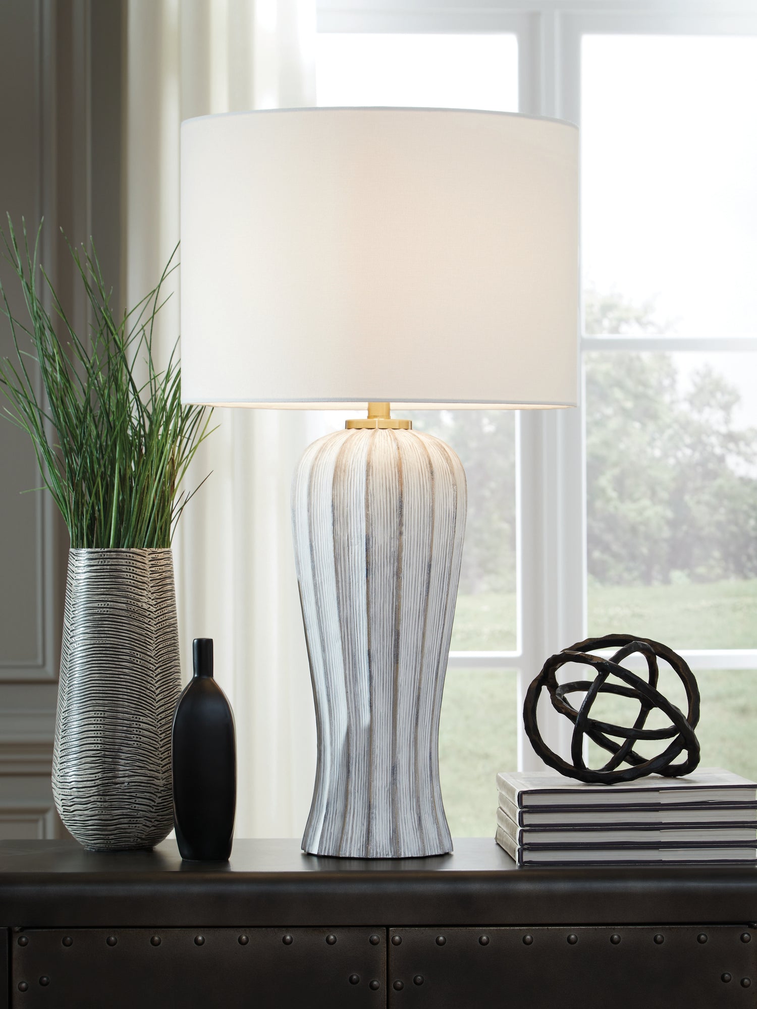 Lanwell Antique Gray Table Lamp - L235894