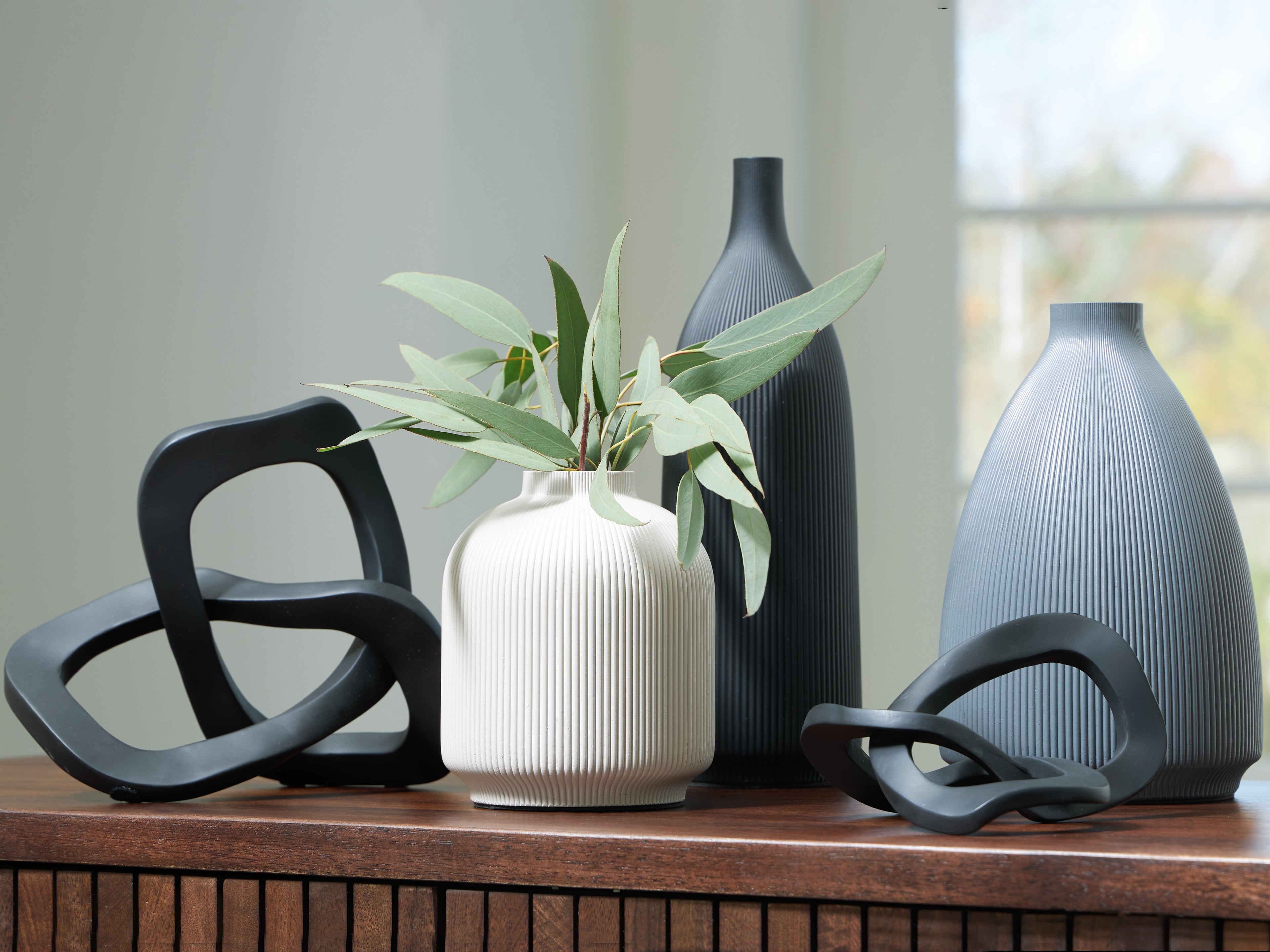 Leithick Black/Tan/Gray Accessory Set (Set of 5) - A2C00211