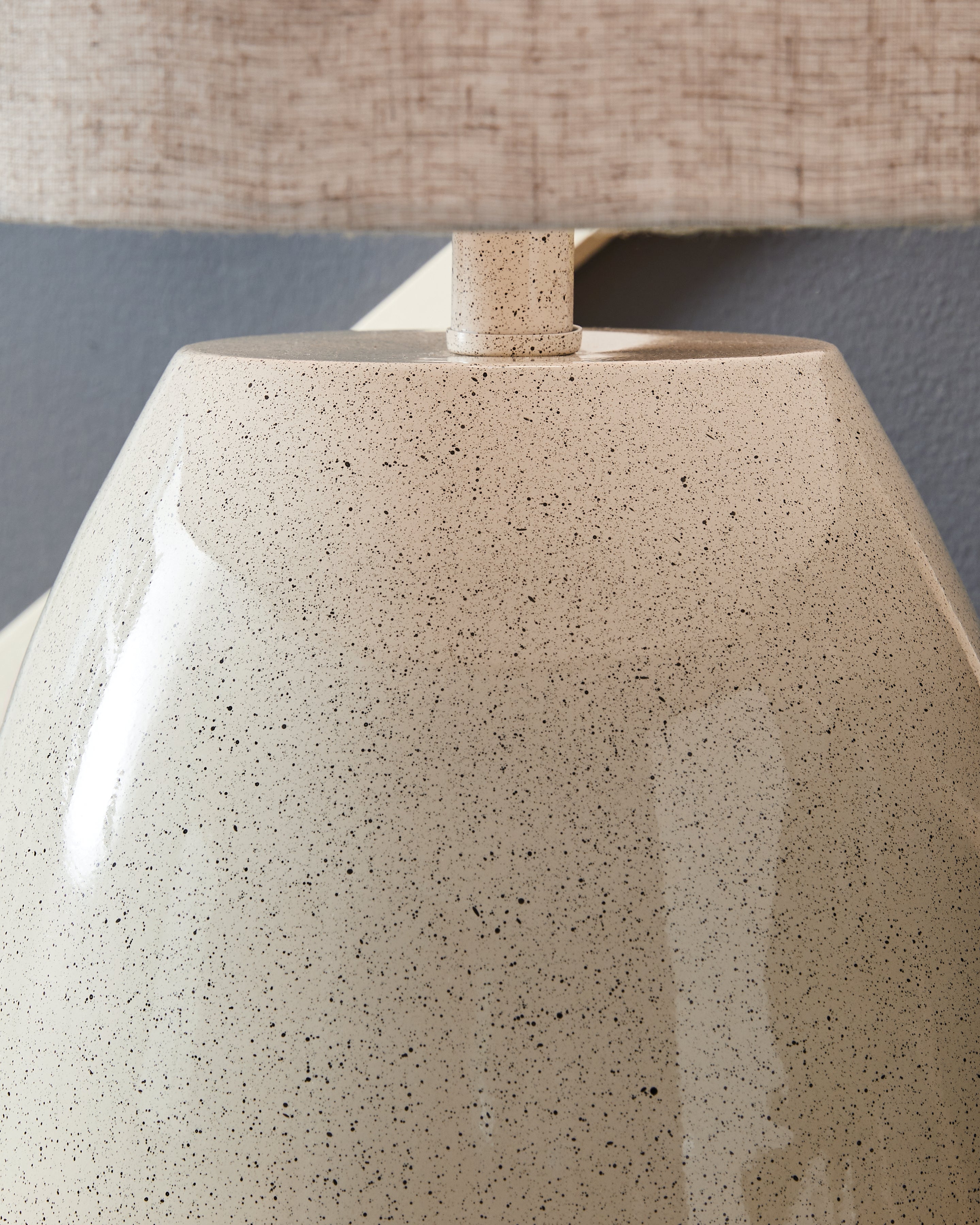 Linas Cream/Beige Table Lamp - L207594