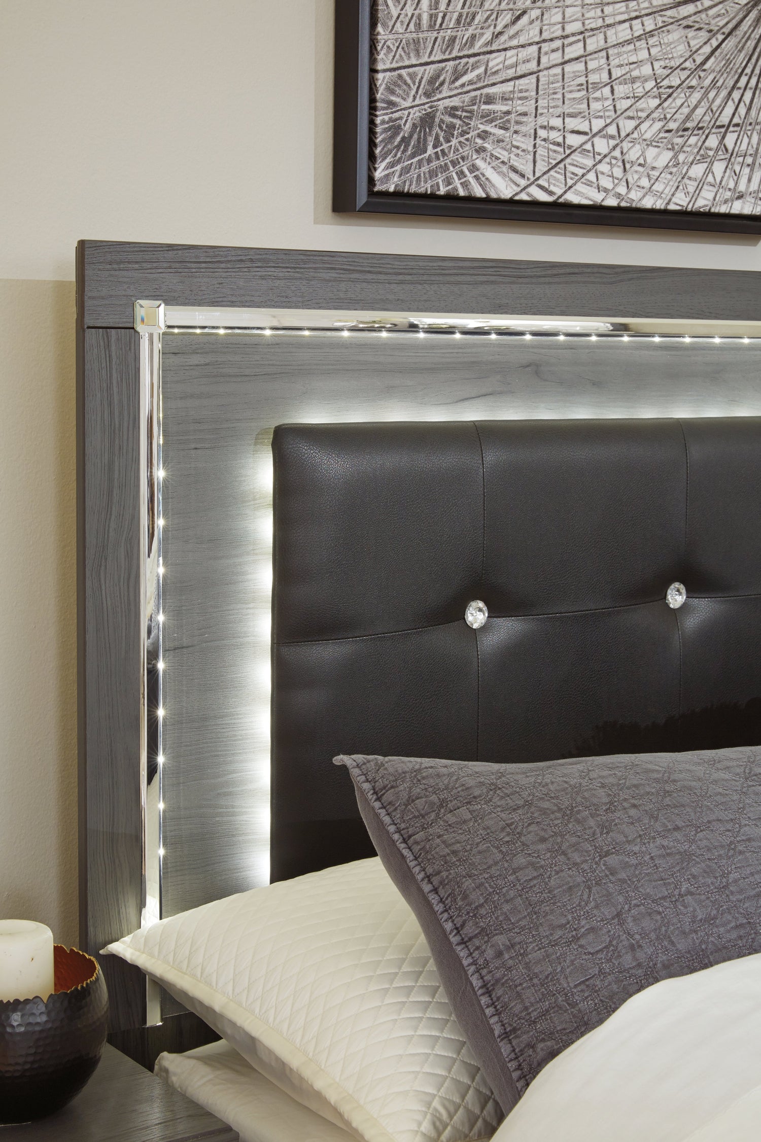 Lodanna Full Panel Bed with 2 Storage Drawers with Mirrored Dresser and 2 Nightstands in Gray - PKG003614