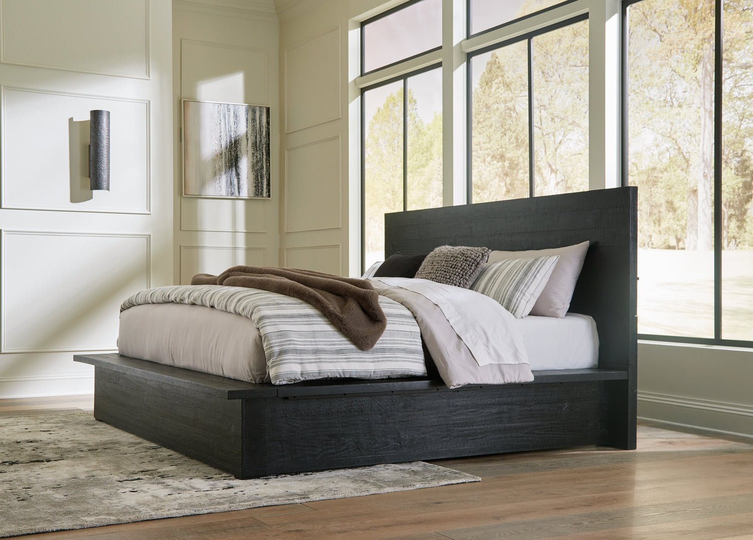 Londer King Panel Bed with Mirrored Dresser in Black from Ashley - Luna Furniture