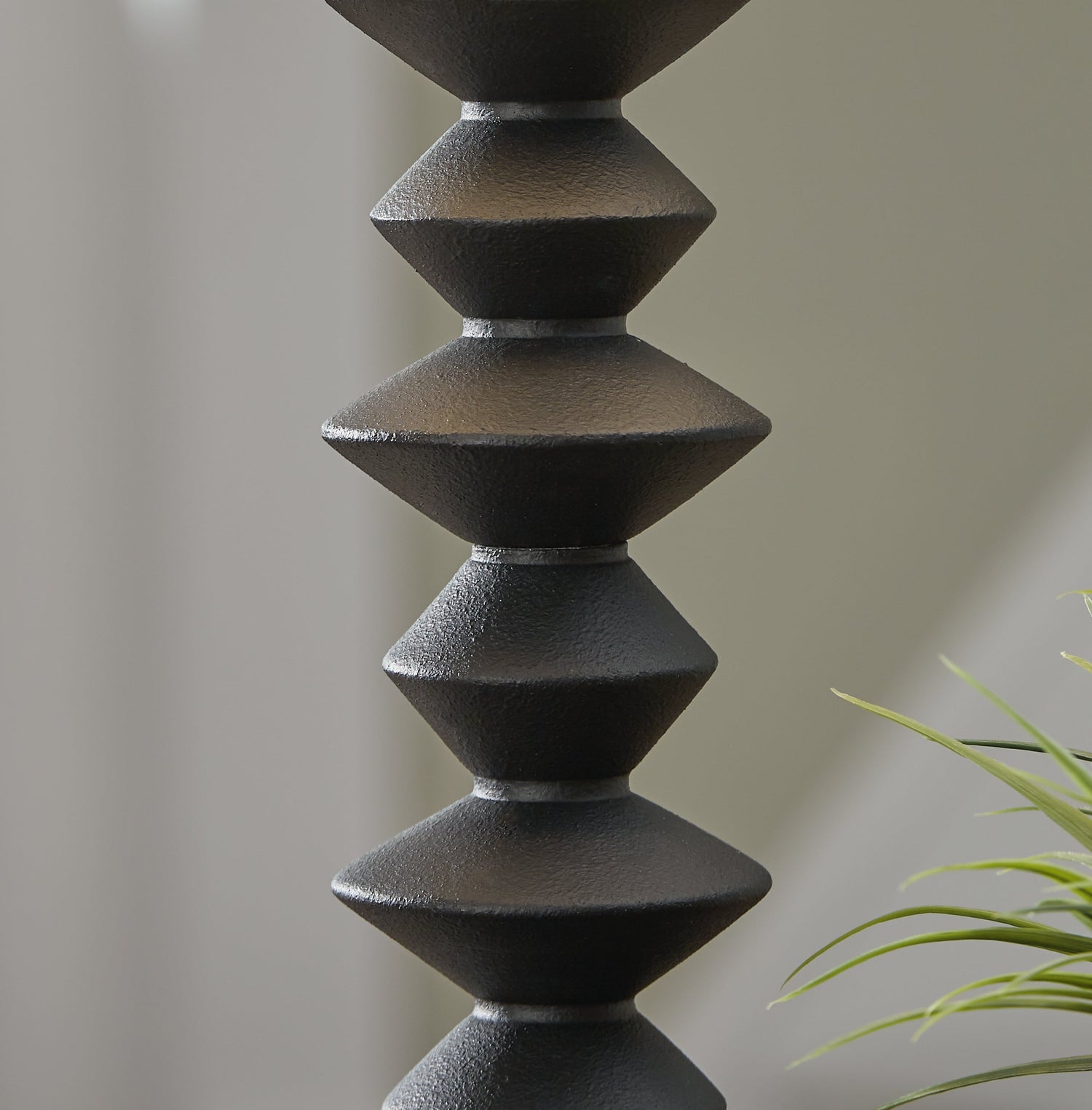 Luanndon Black Buffet Lamp - L235783