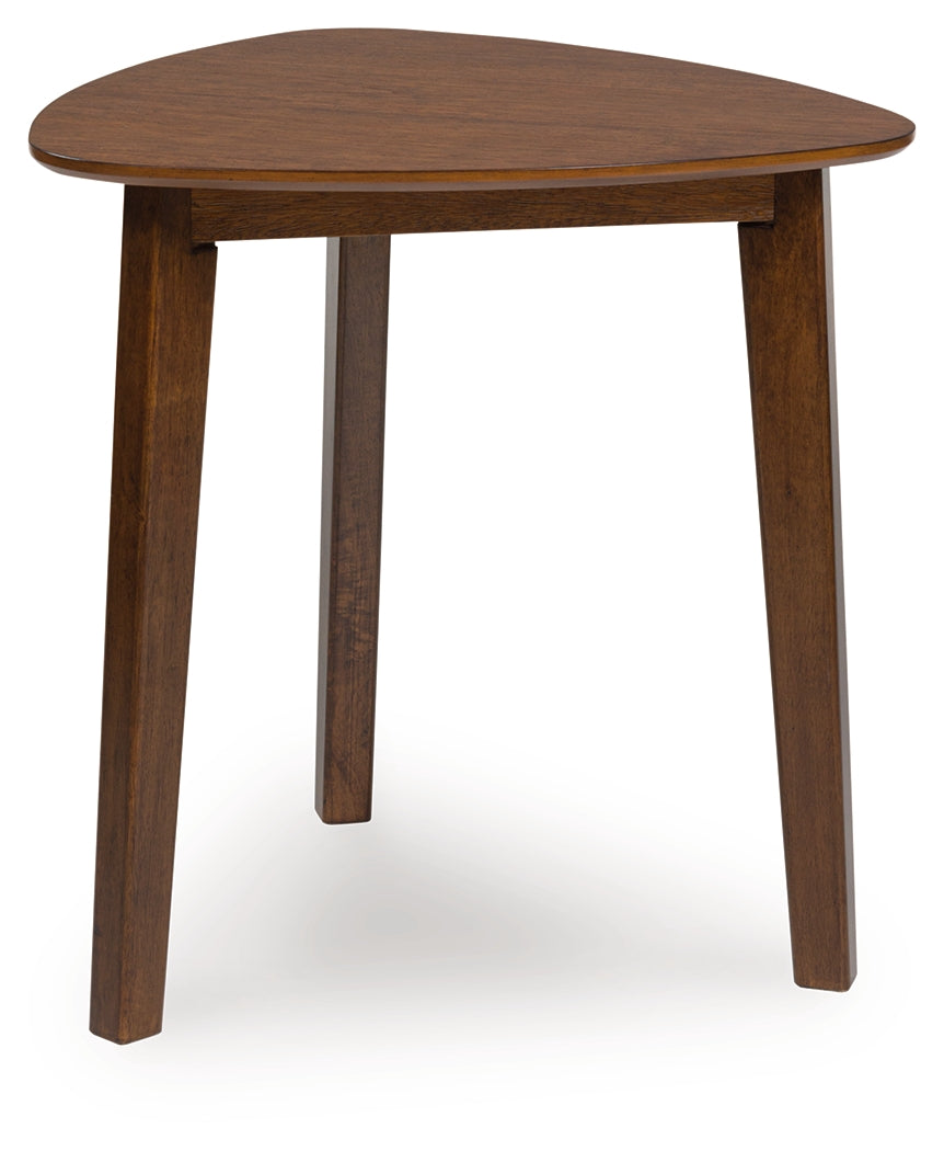 Lyncott Brown Table (Set of 3) - T135-13