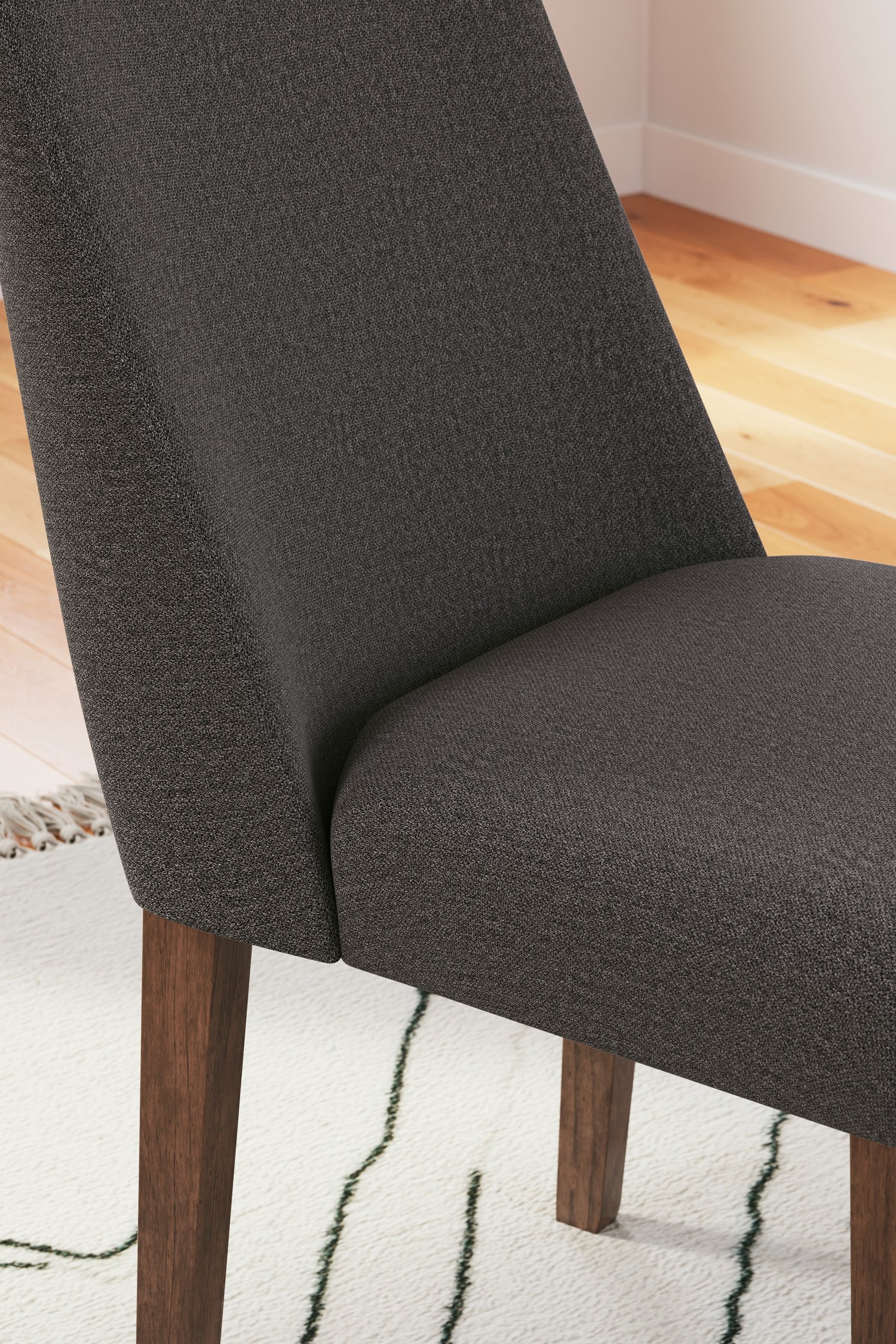 Lyncott Extension Dining Table and 6 Chairs - D615D26