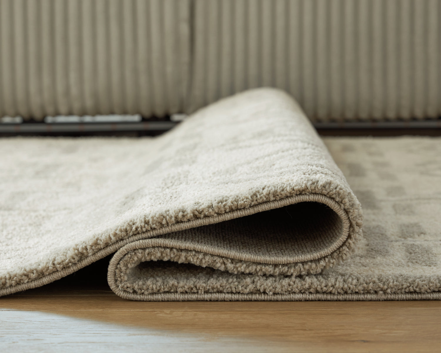 Maconville Ivory/Gray Large Rug - R407321