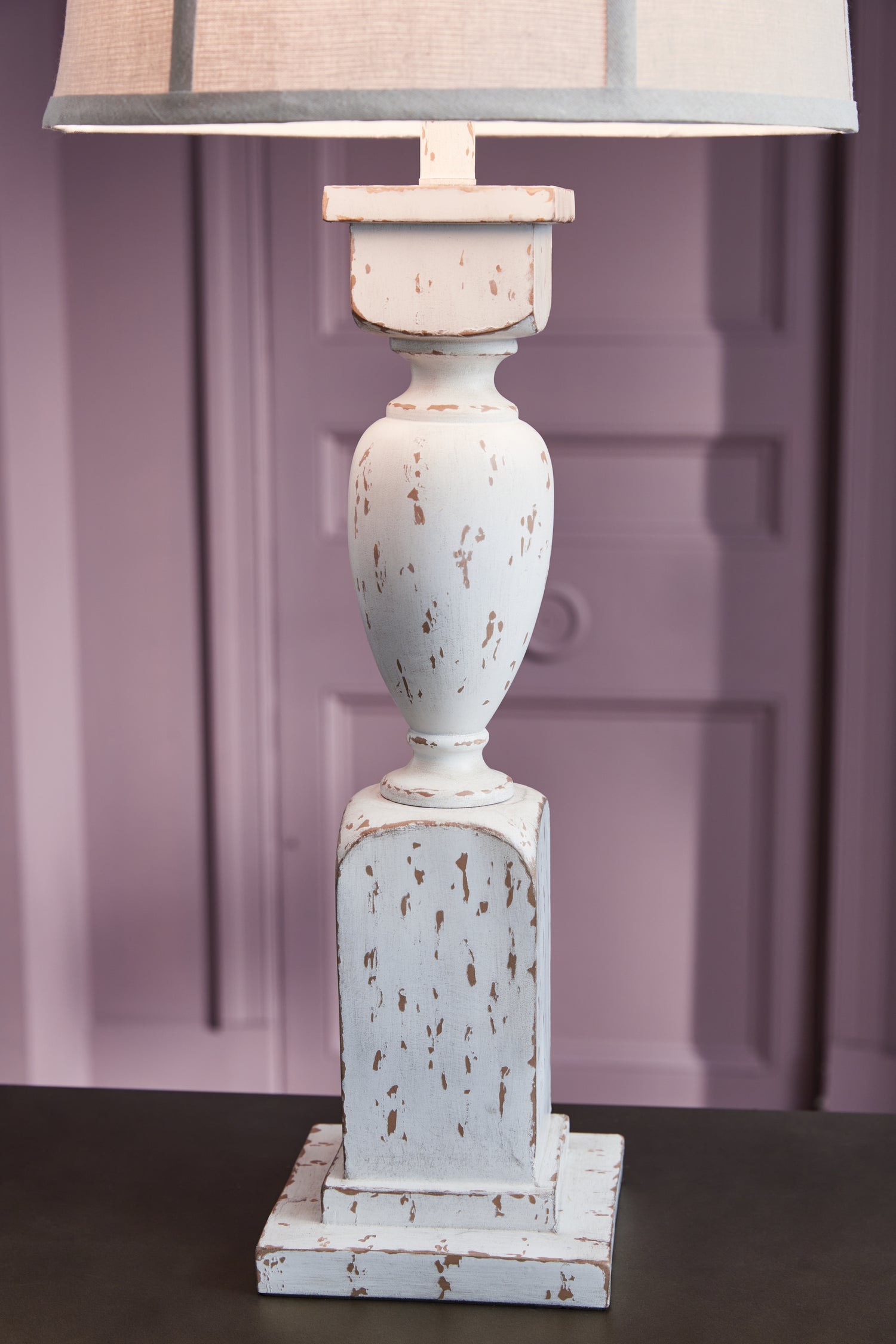 Madsbrook Antique White Table Lamp - L235924