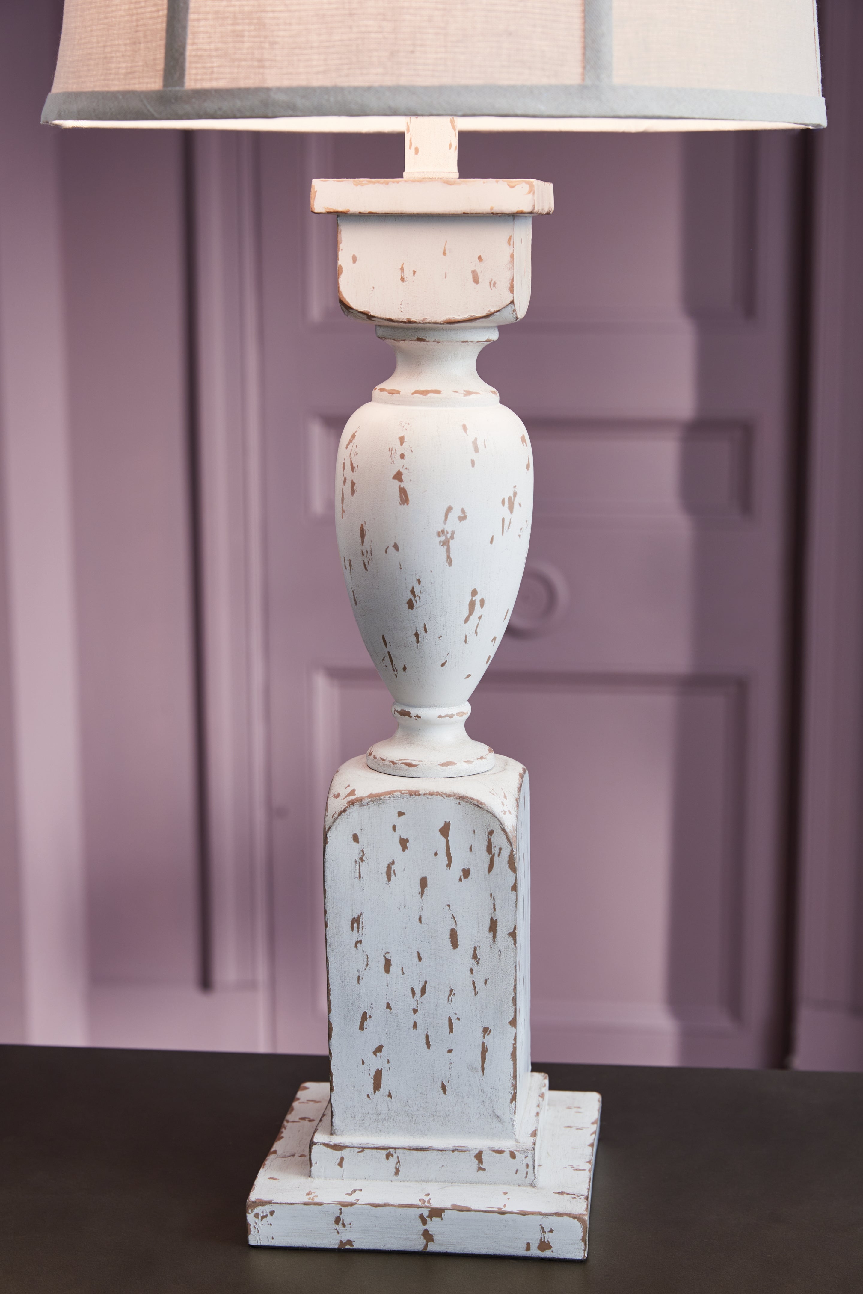 Madsbrook Antique White Table Lamp - L235924
