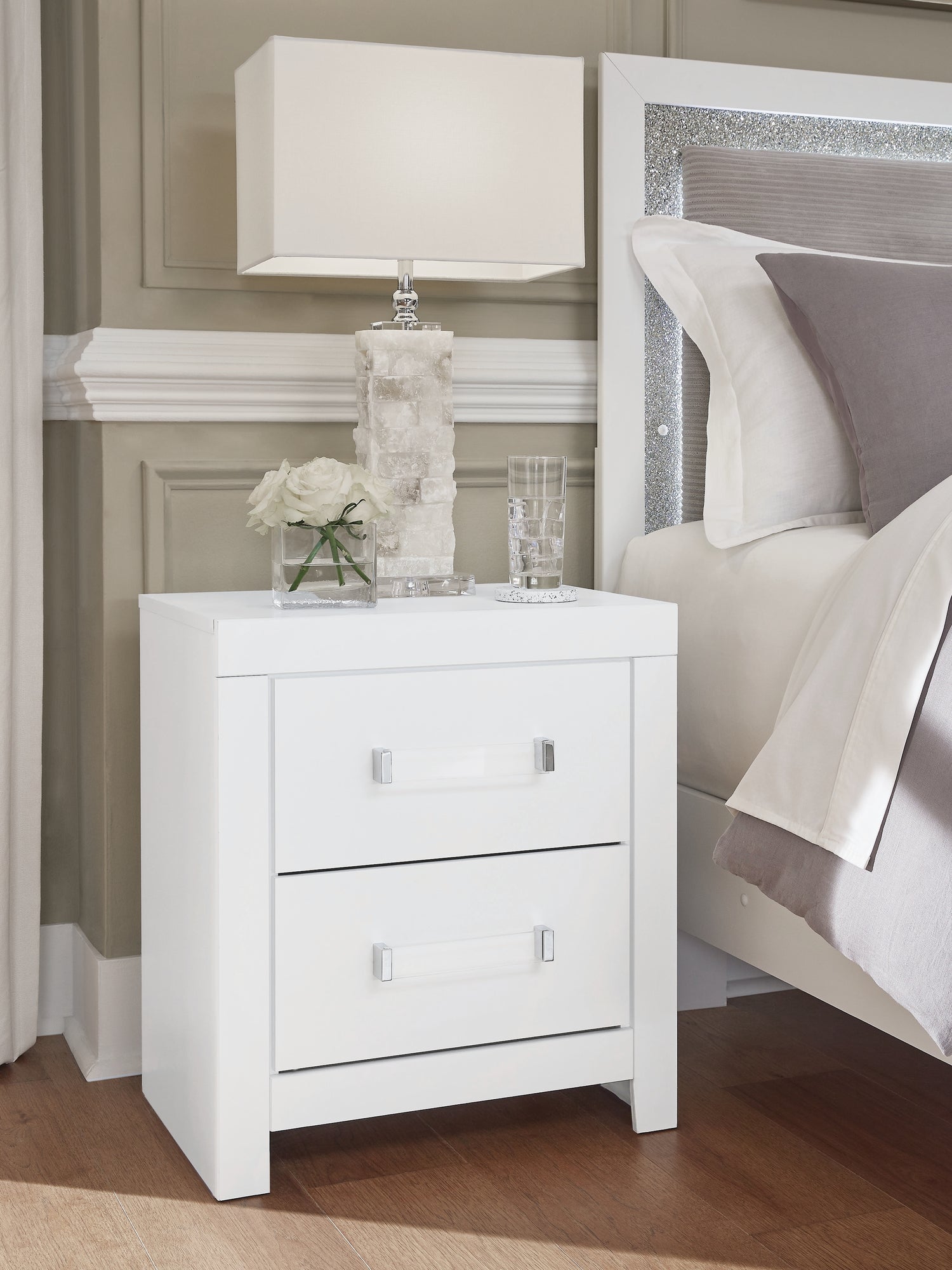 Maeling White Nightstand - PCB1119-92