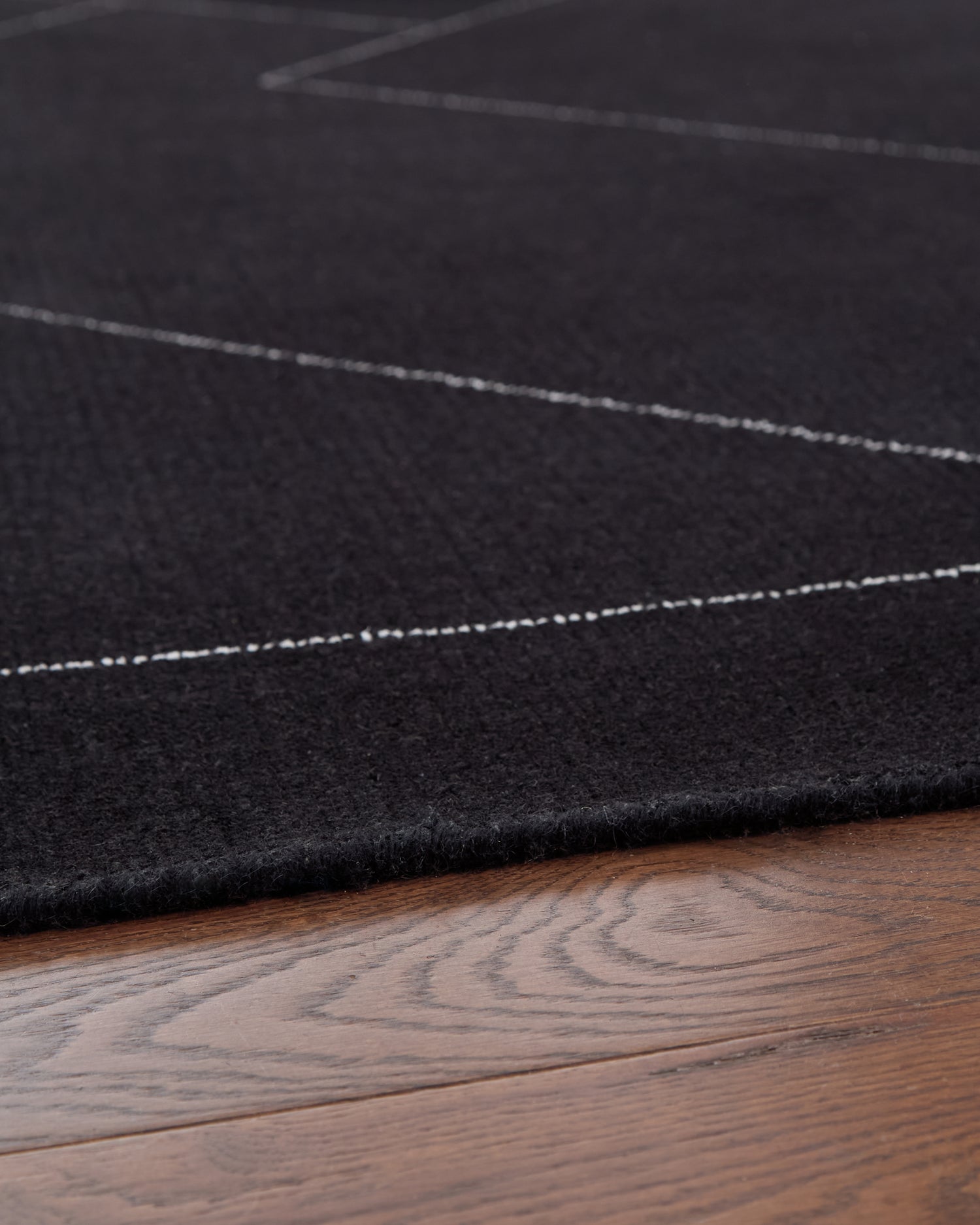 Marav Black/White Large Rug - R407531