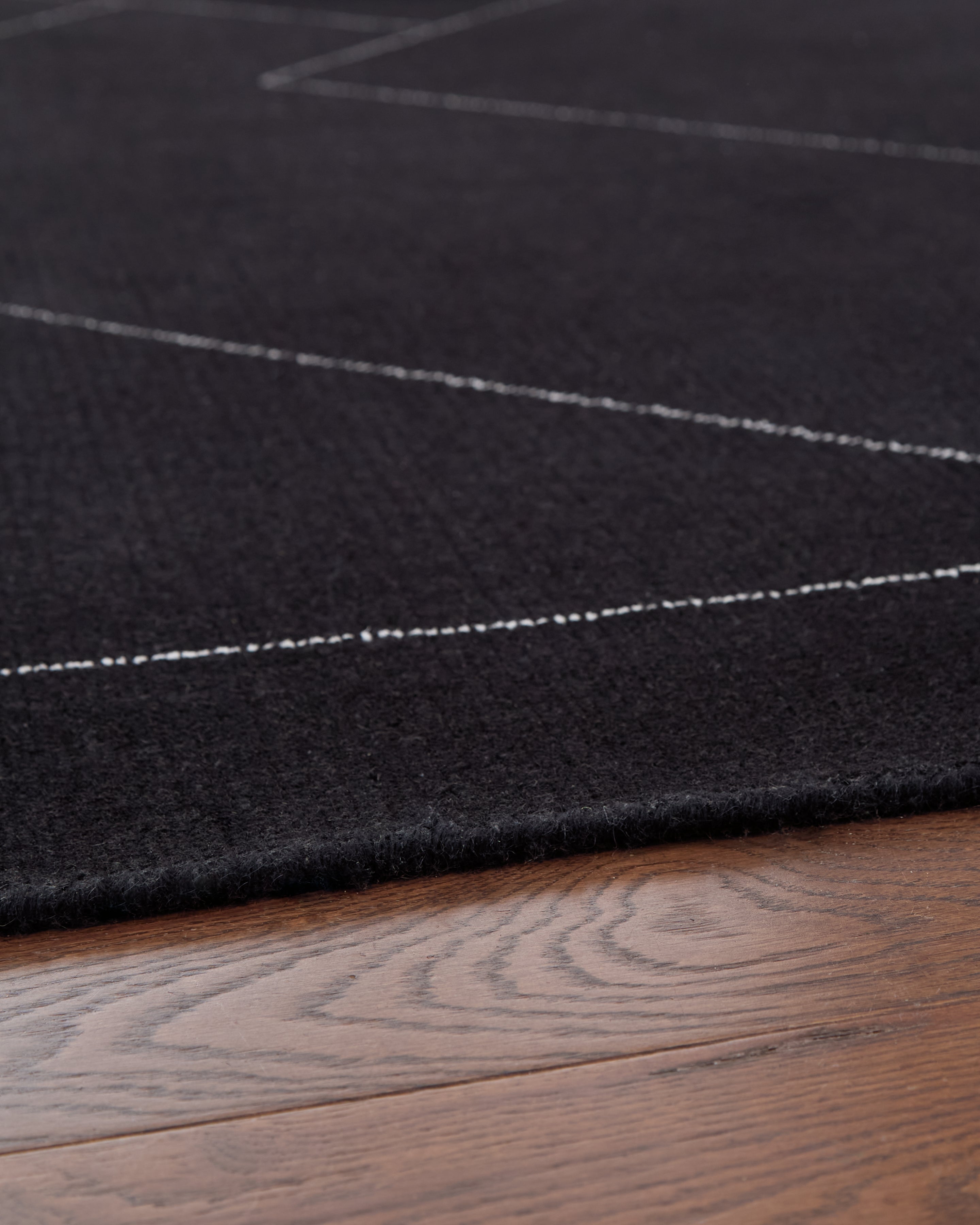 Marav Black/White Large Rug - R407531