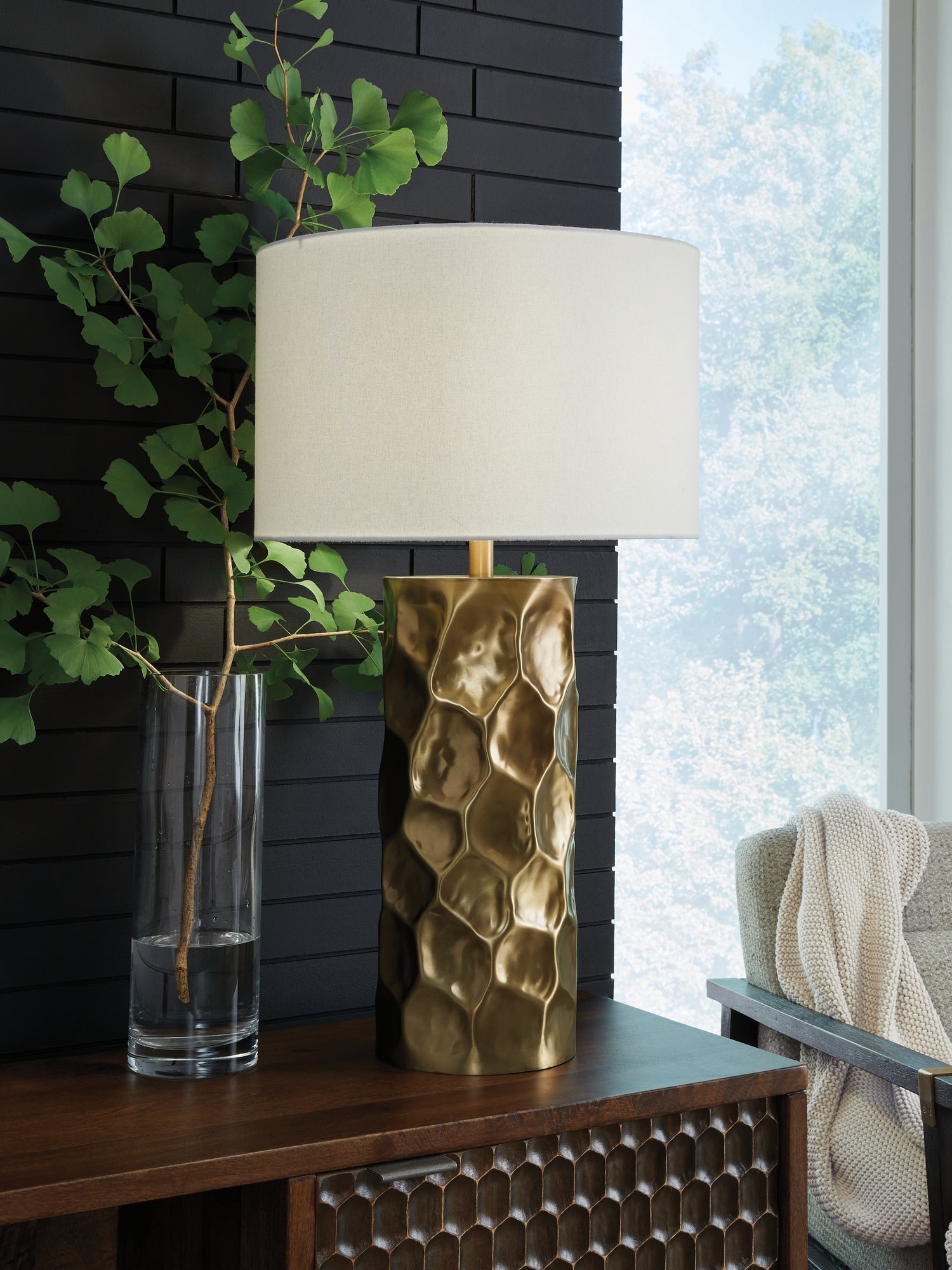 Marshawn Gold Finish Table Lamp - L207524