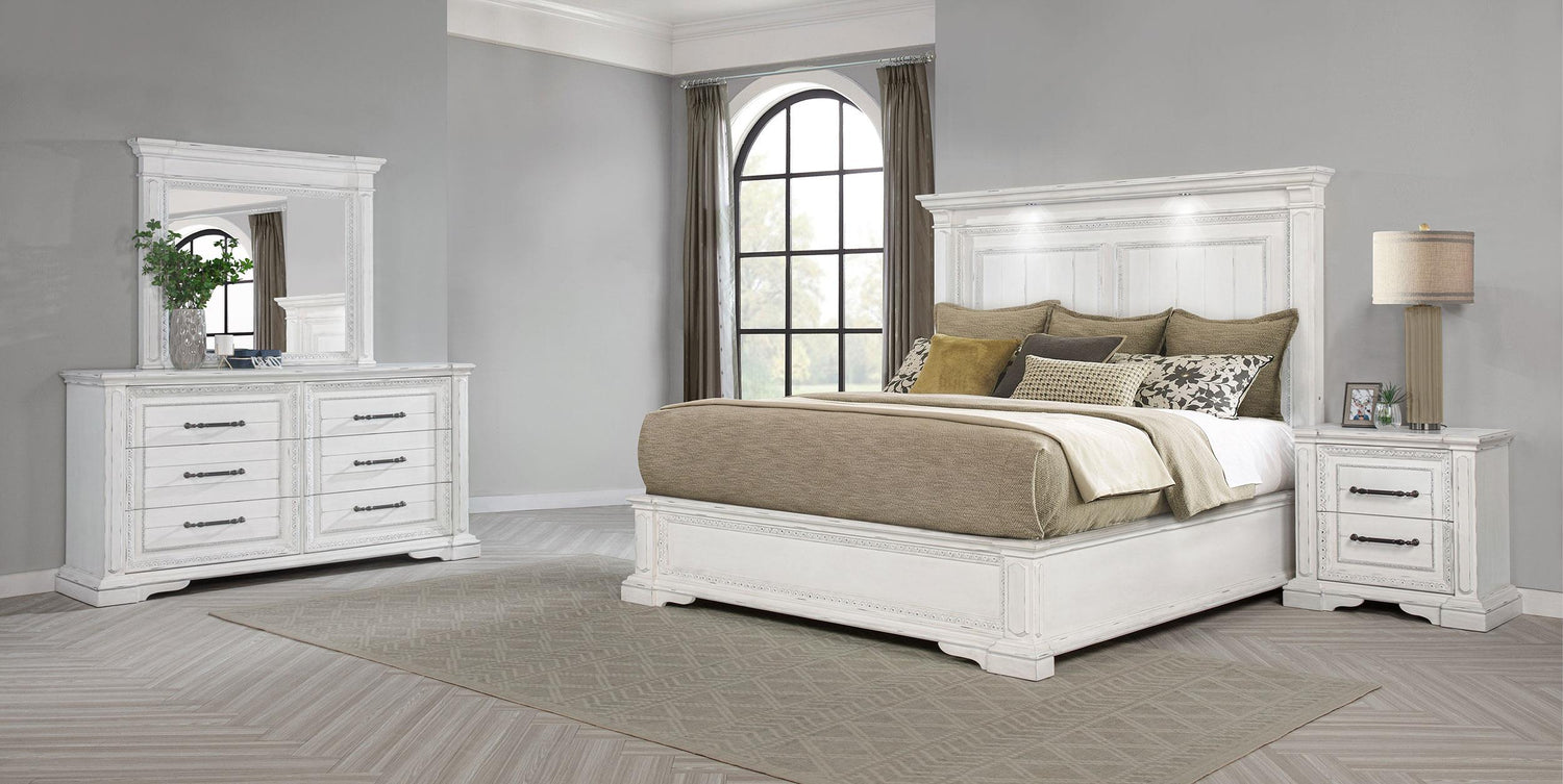McKinney 4-piece Eastern King Bedroom Set Vintage White - 215871KE-S4