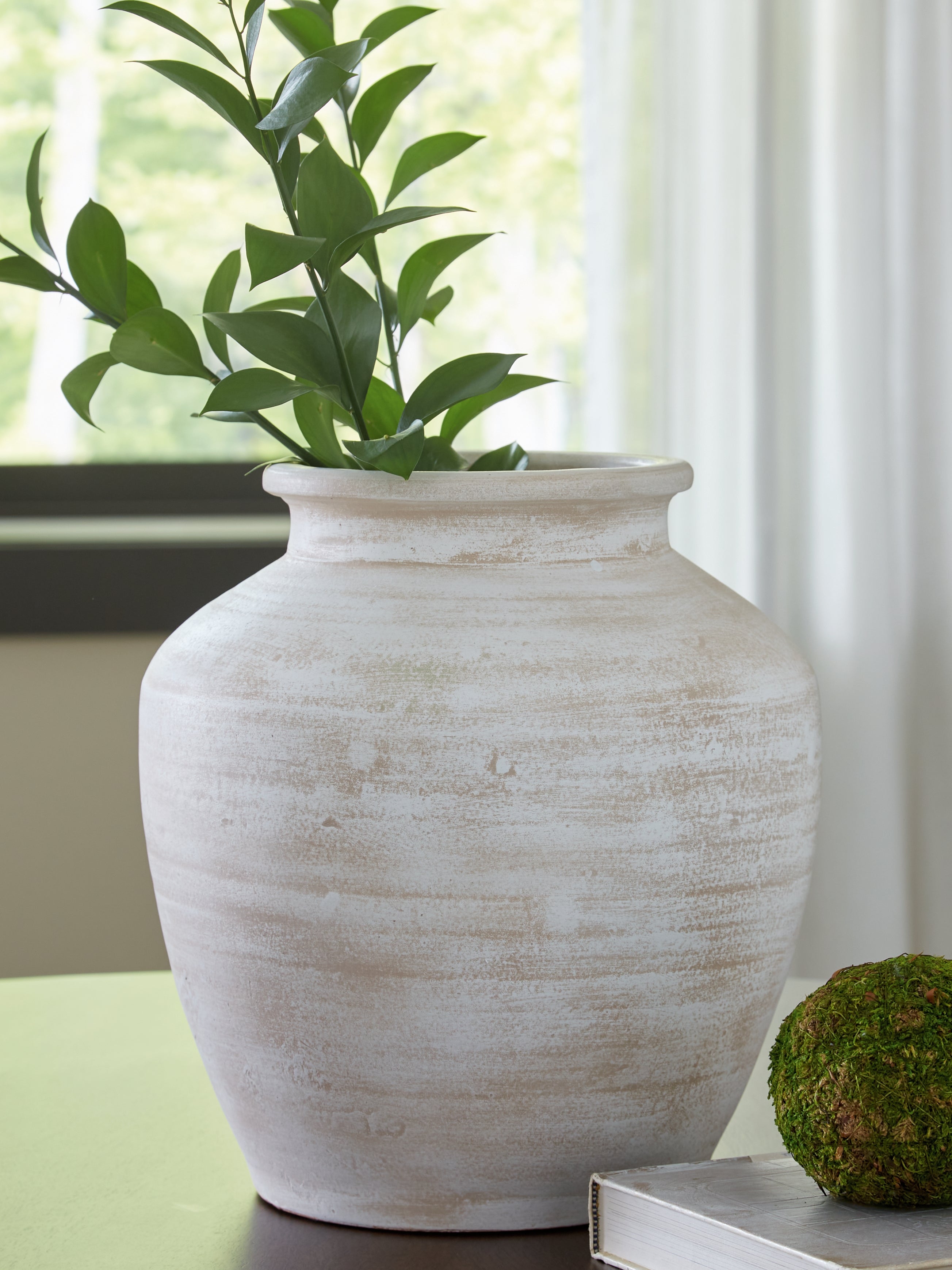Meadie Distressed White Vase - A2000788