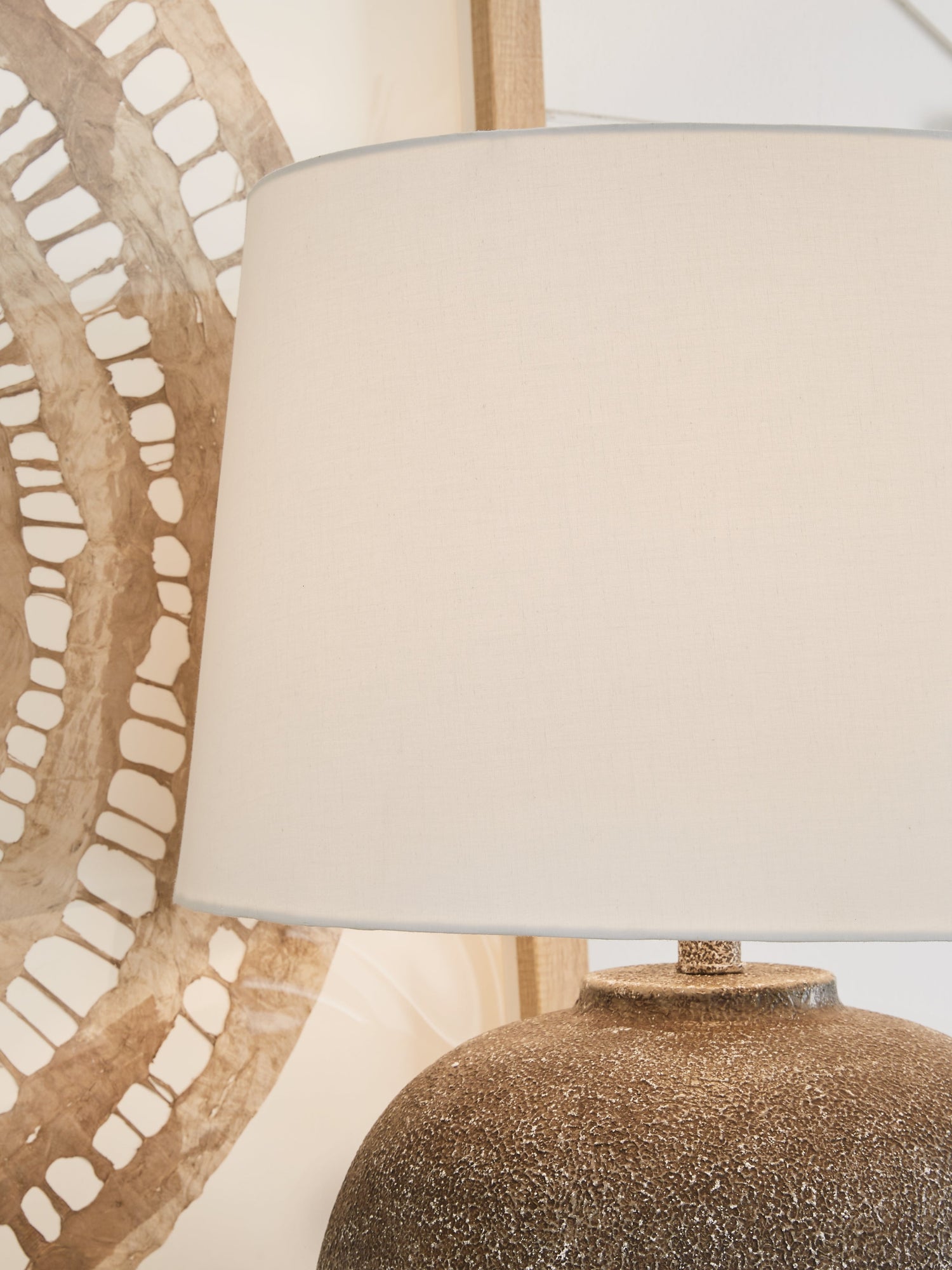 Neavesboro Antique Brown/White Table Lamp - L207484