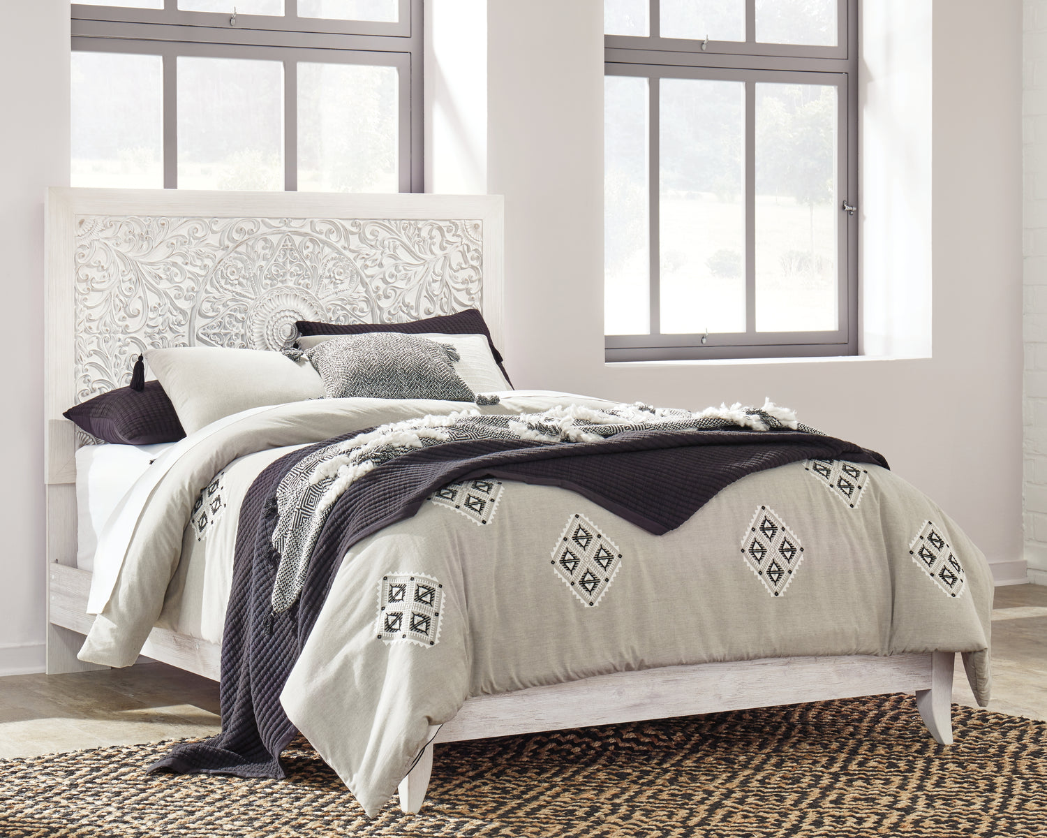 Paxberry Whitewash Queen Panel Bed, Dresser, 2 Chests and 2 Nightstands - B181B31
