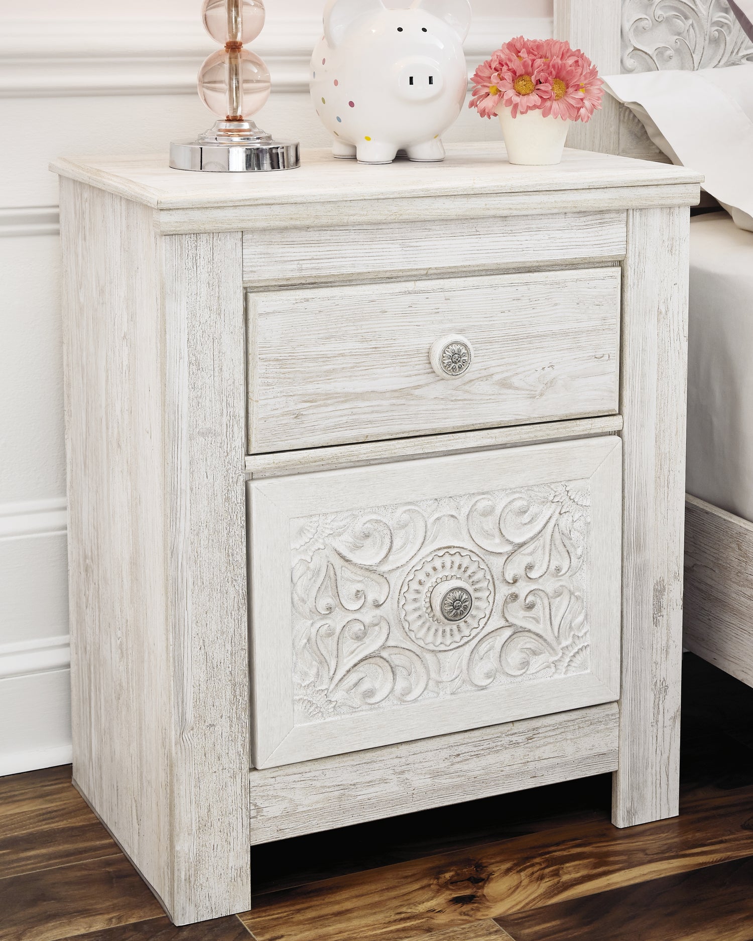 Paxberry Whitewash Queen Panel Bed, Dresser, 2 Chests and 2 Nightstands - B181B31