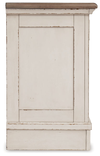Realyn King Panel Bed, Dresser, Chest and 2 Nightstands - B743B75