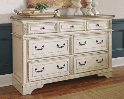 Realyn King Panel Bed, Dresser, Chest and 2 Nightstands - B743B75
