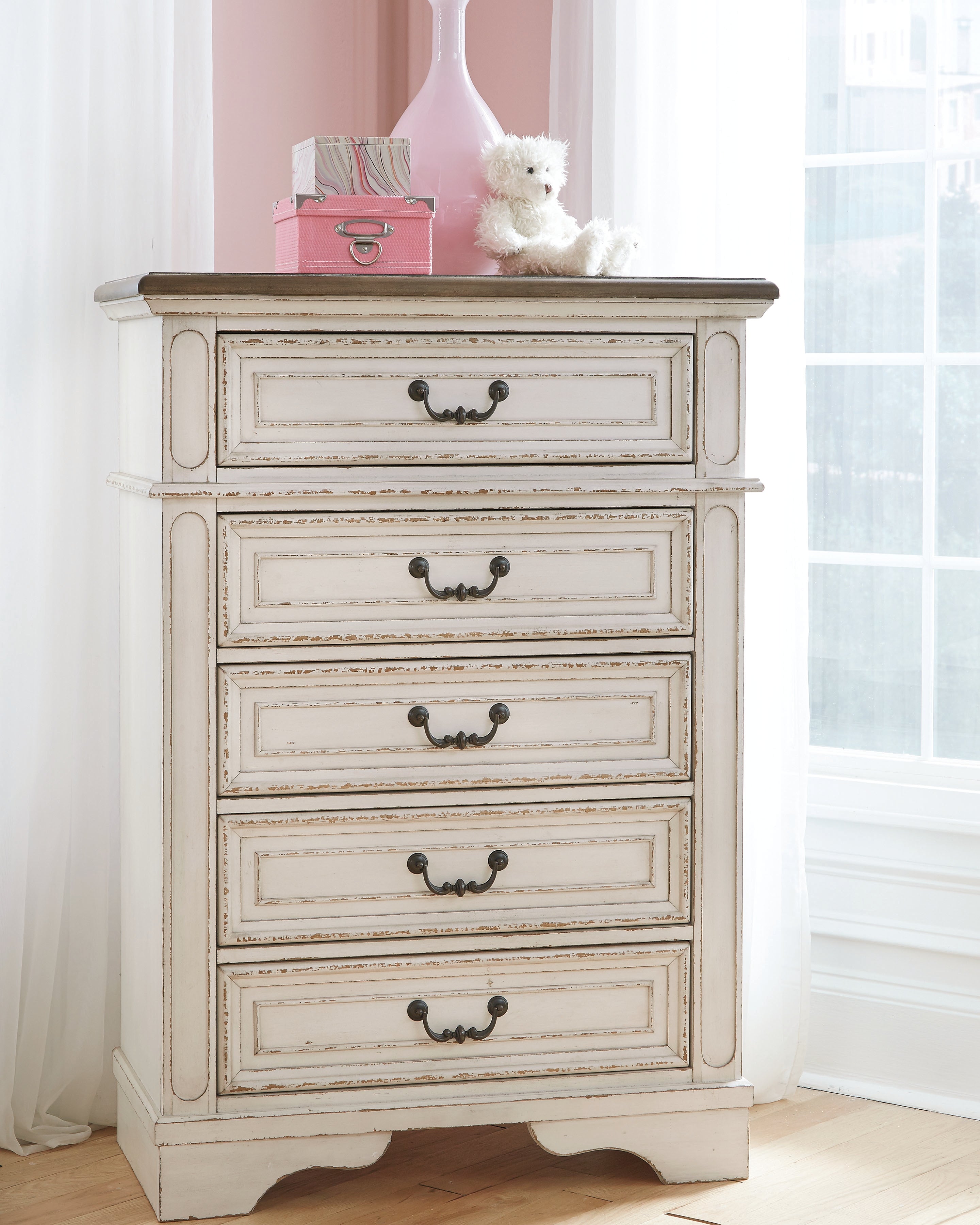 Realyn King Upholstered Panel Bed, Chest and 2 Nightstands - B743B91
