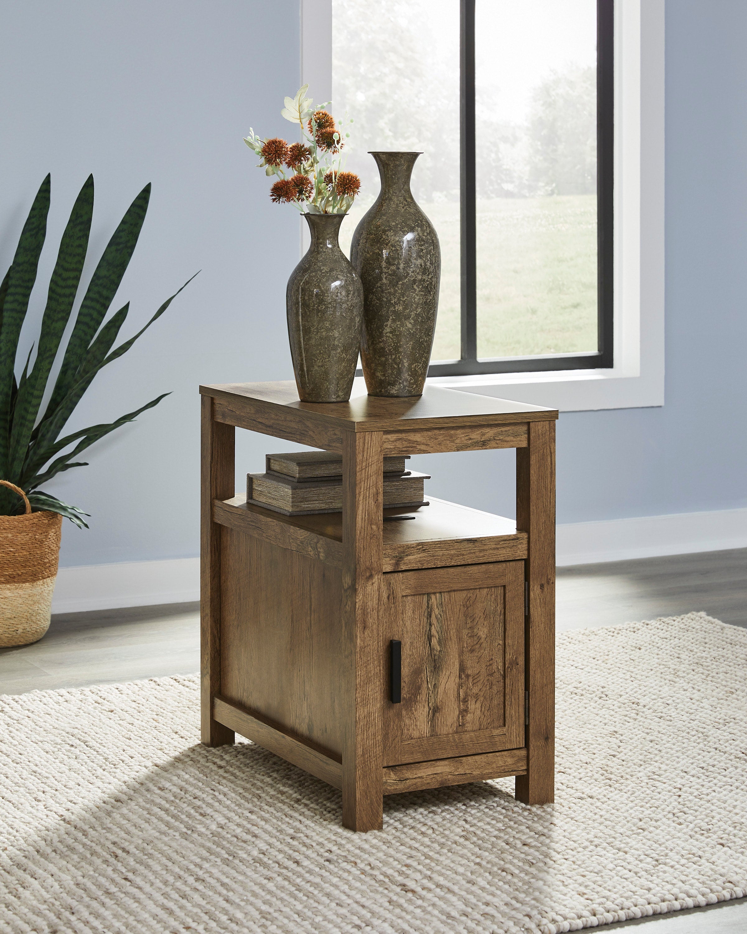 T190-117 - End Table