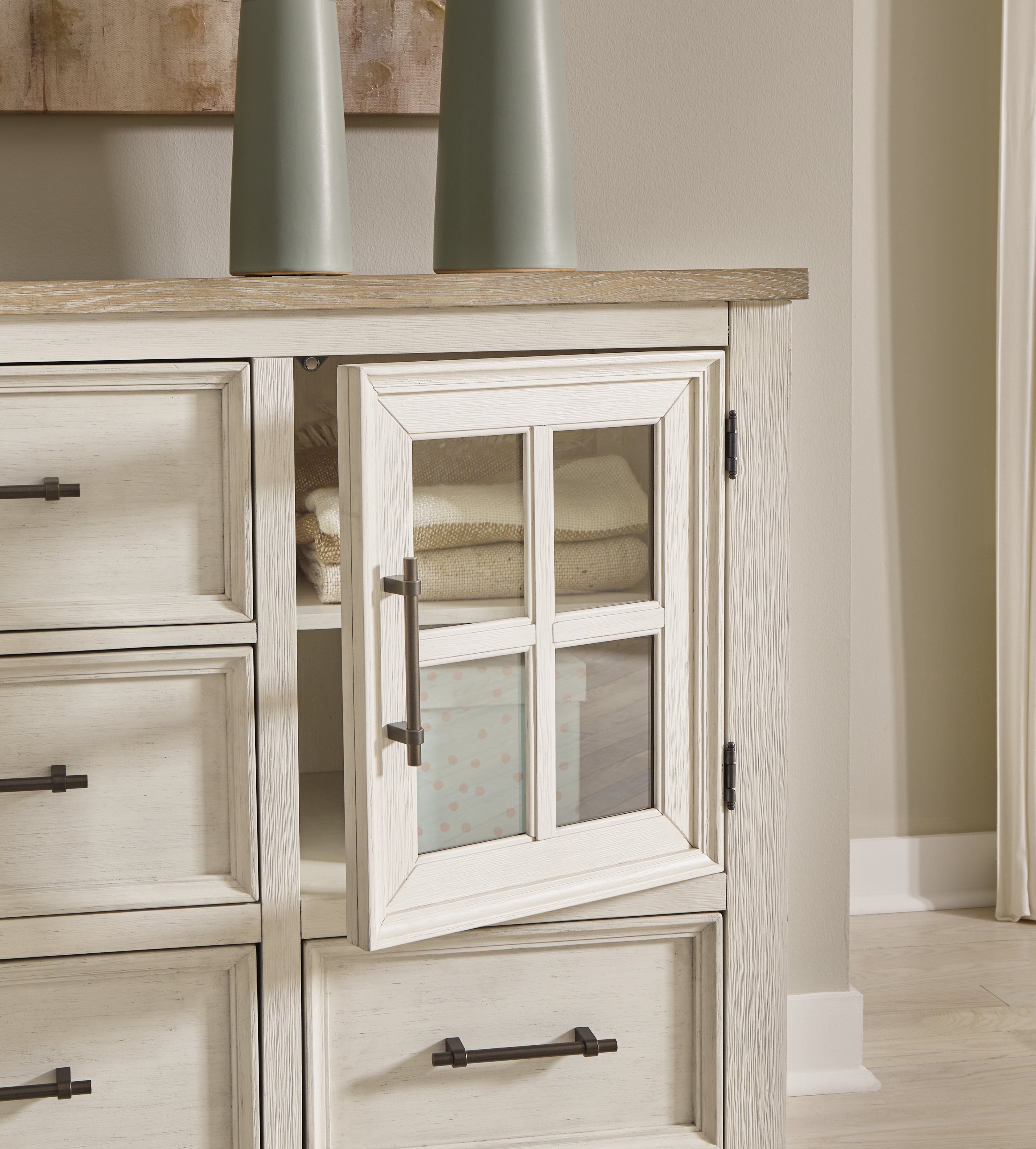 Shaybrock California King Panel Bed with Dresser in Antique White - PKG020398