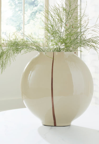 Sheabourne Cream Vase - A2000702
