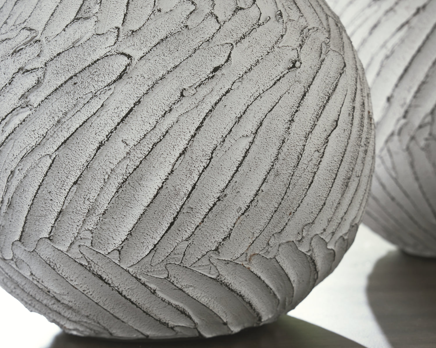 Shelvie Distressed White Vase - A2000848
