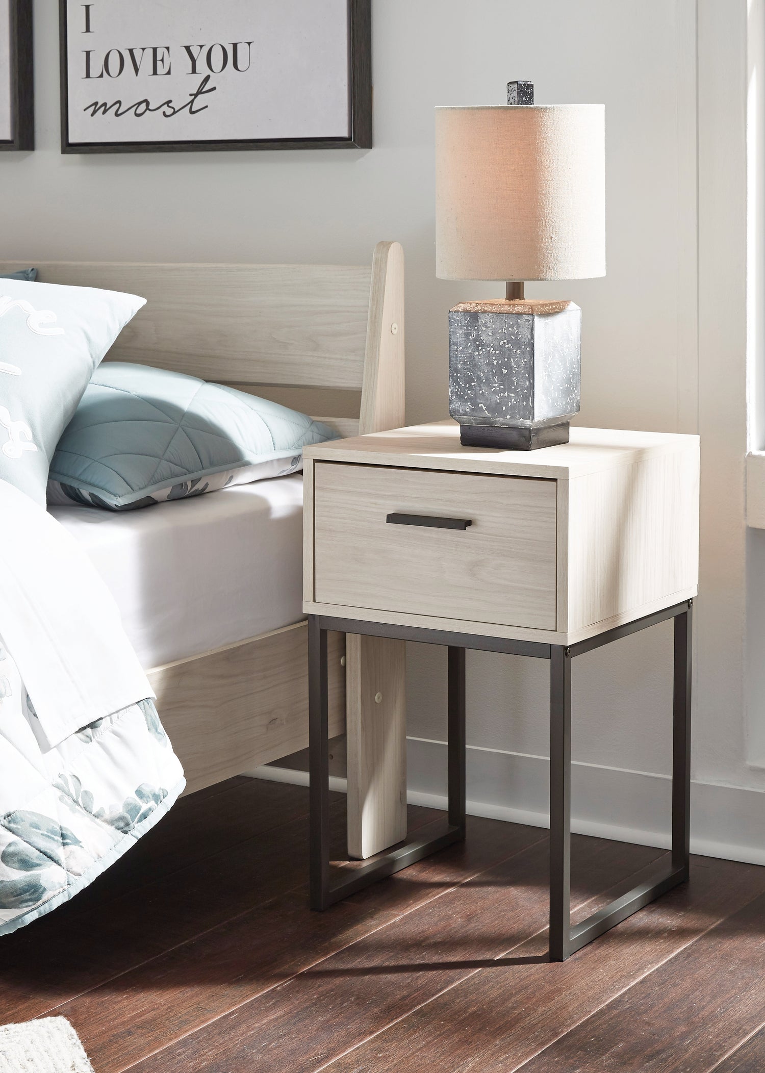 Socalle Light Natural Queen Panel Platform Bed with Dresser and Nightstand - EB1864B4