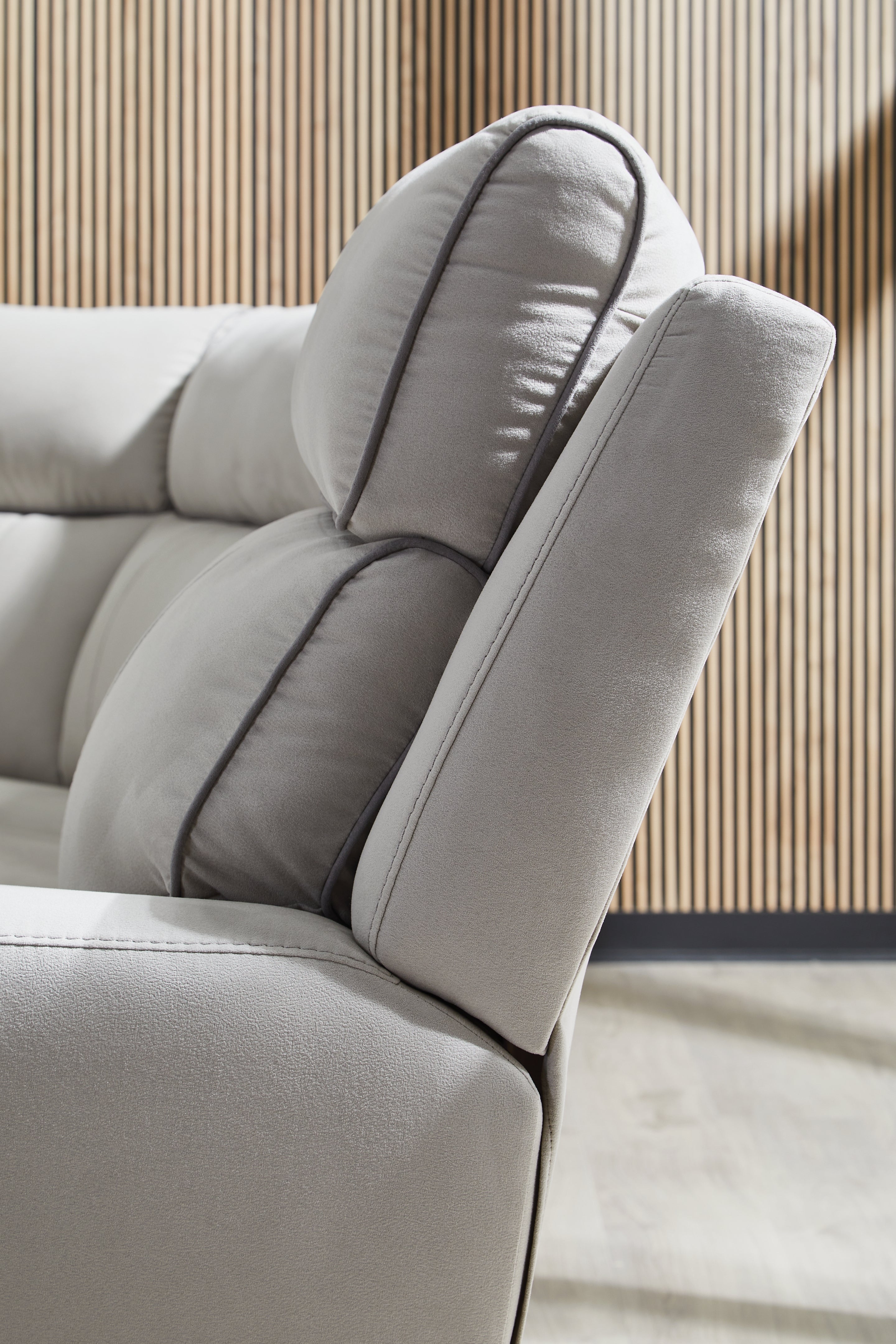 Social Pointe Pearl/Ash 5-Piece Power Reclining Sectional - PC98802S8