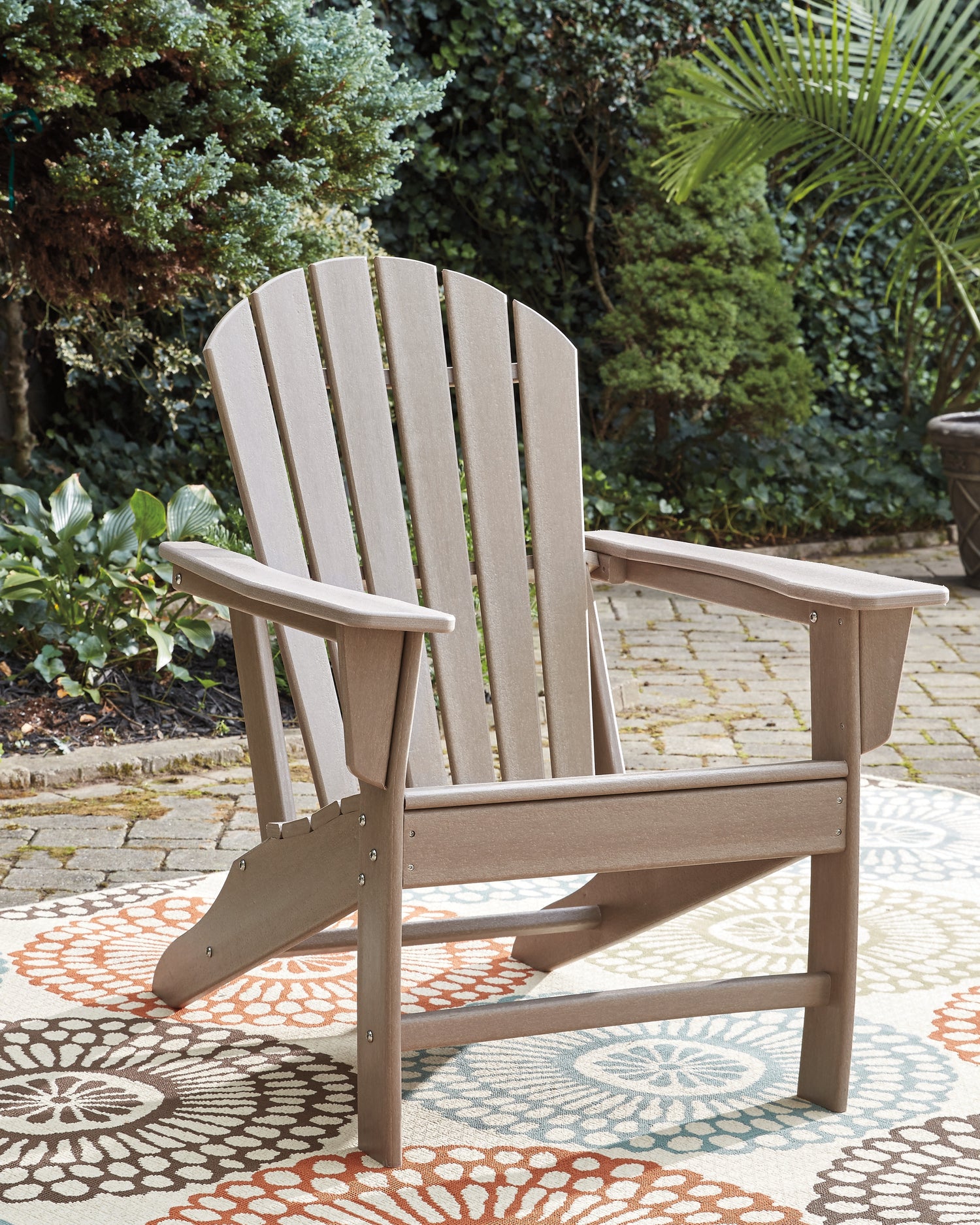 Sundown Treasure Driftwood 4 Adirondack Chairs and Outdoor End Table - P014P2