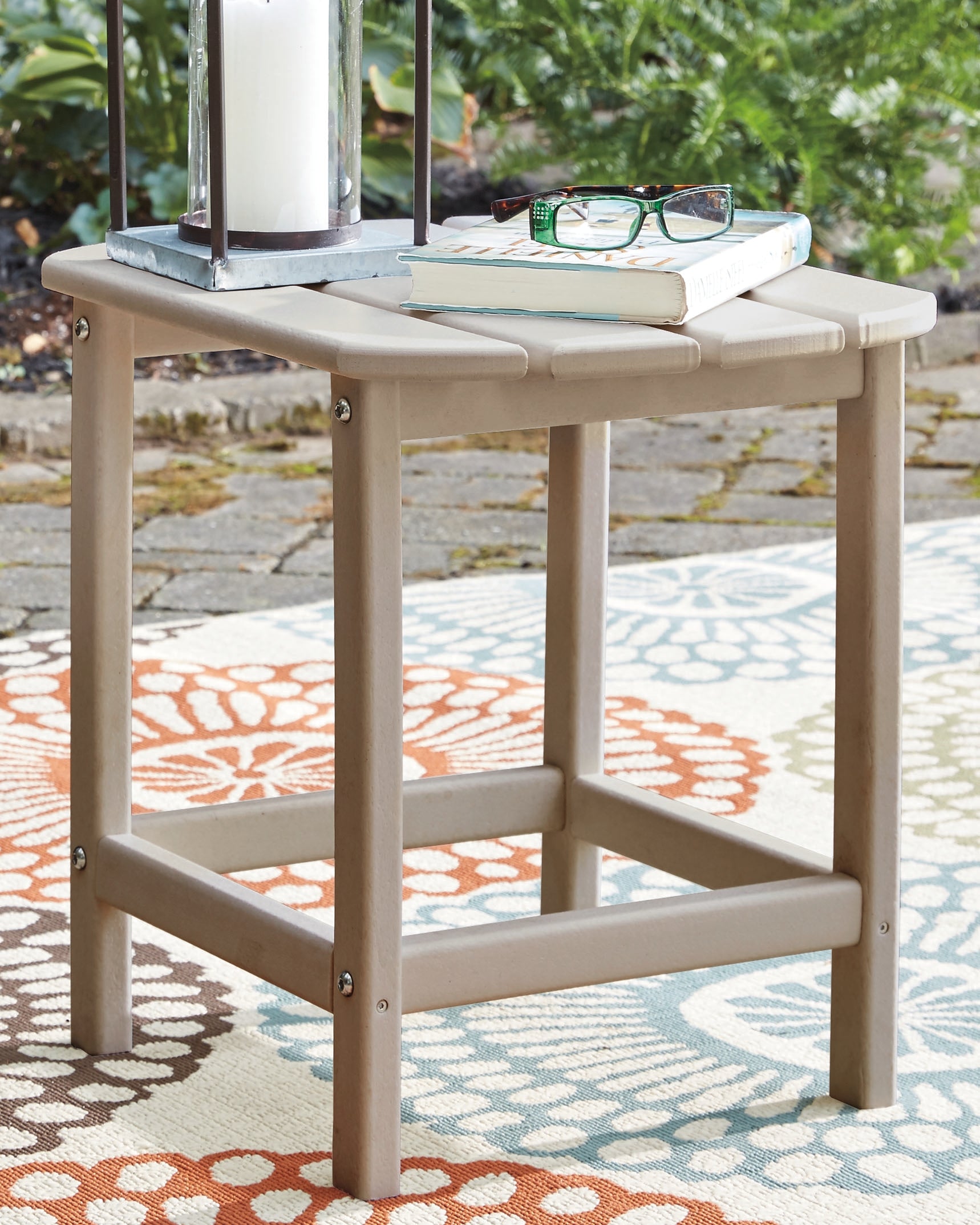 Sundown Treasure Driftwood 4 Adirondack Chairs and Outdoor End Table - P014P2