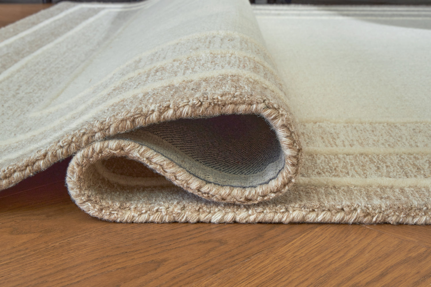 Teelgan Ivory/Tan Extra Large Rug - R407310