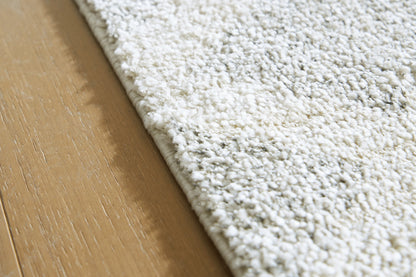 Unawick Gray/Ivory Large Rug - R407331
