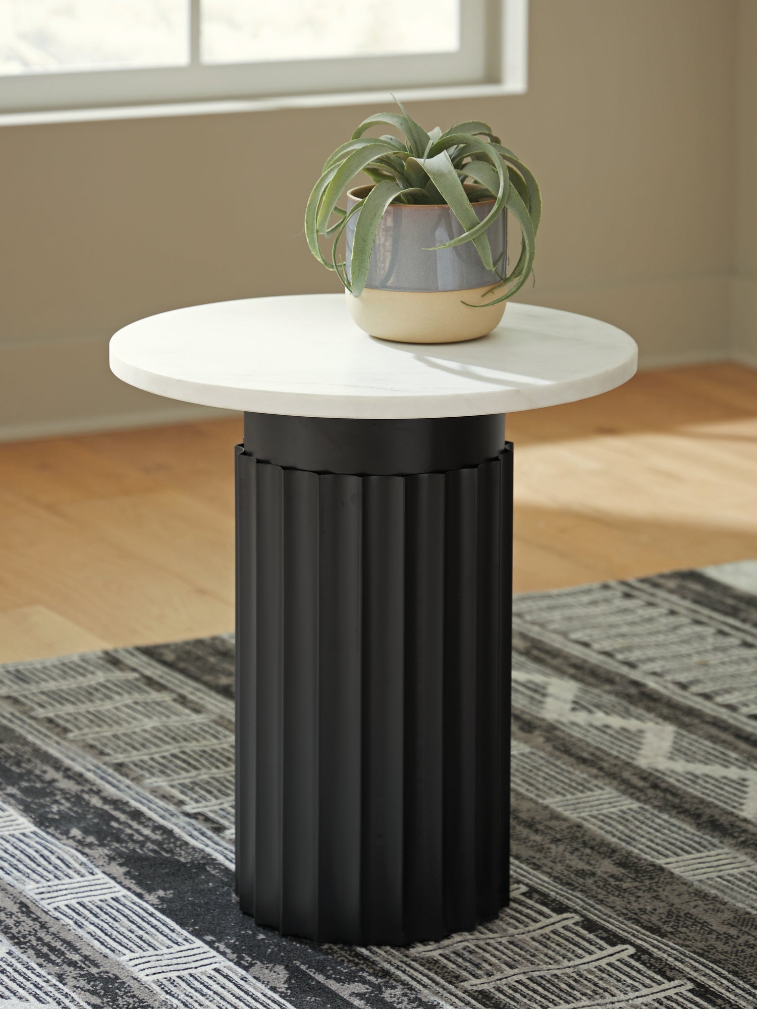 Wainstone Black/White Accent Table - A4000724