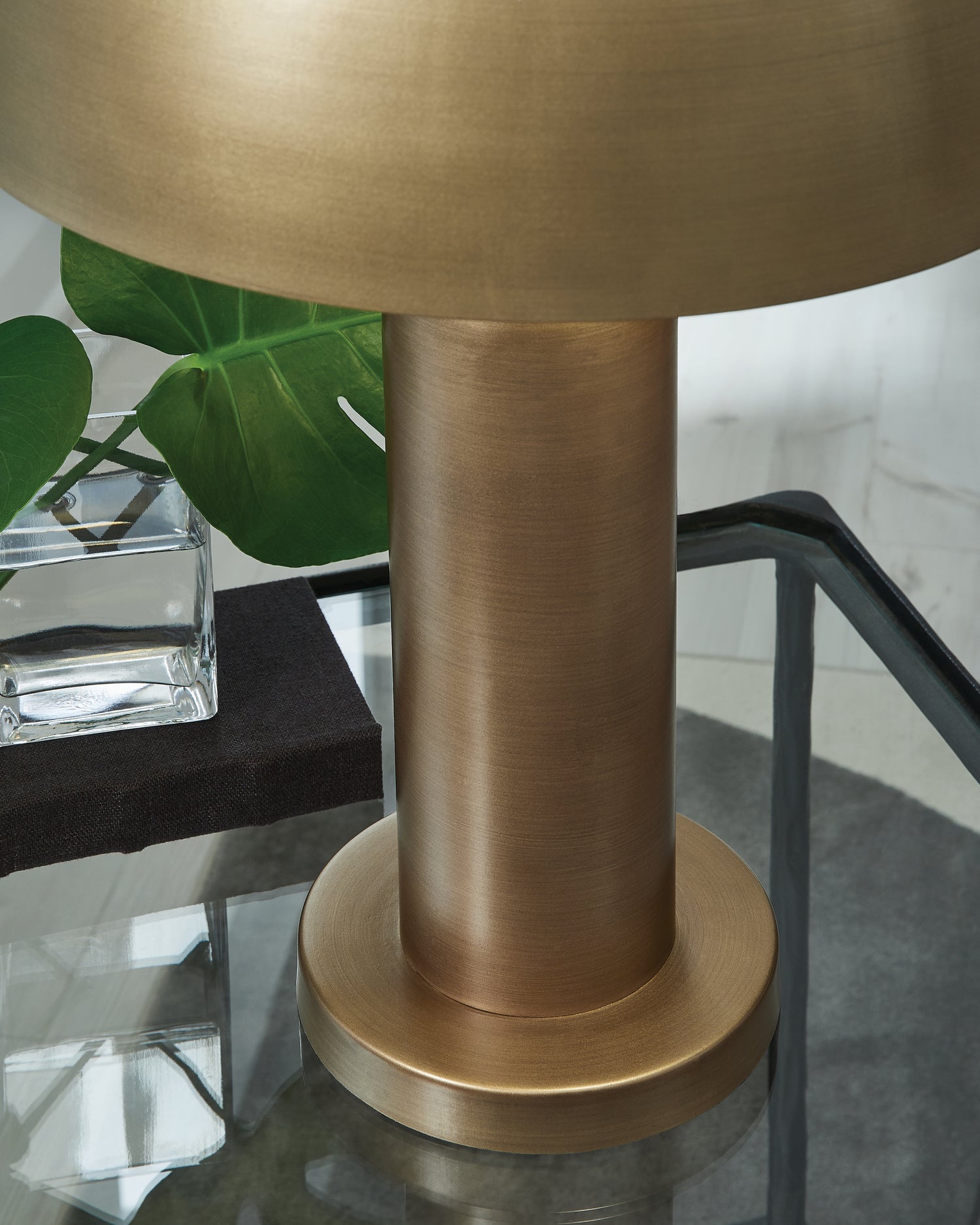 Wendfield Antique Gold Finish Table Lamp - L208514