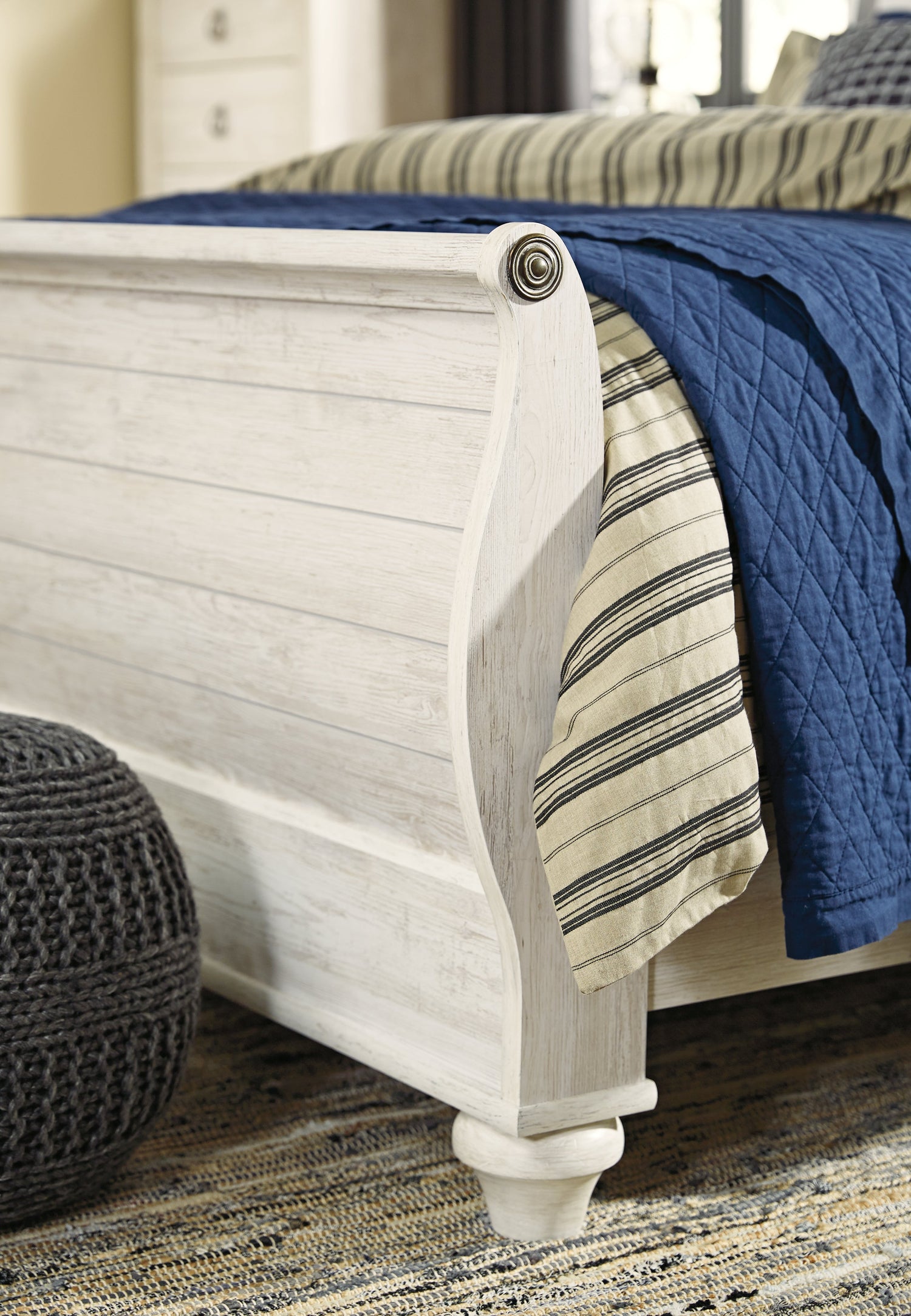 Willowton Queen Sleigh Bed with Mirrored Dresser and Chest in Whitewash - PKG004386