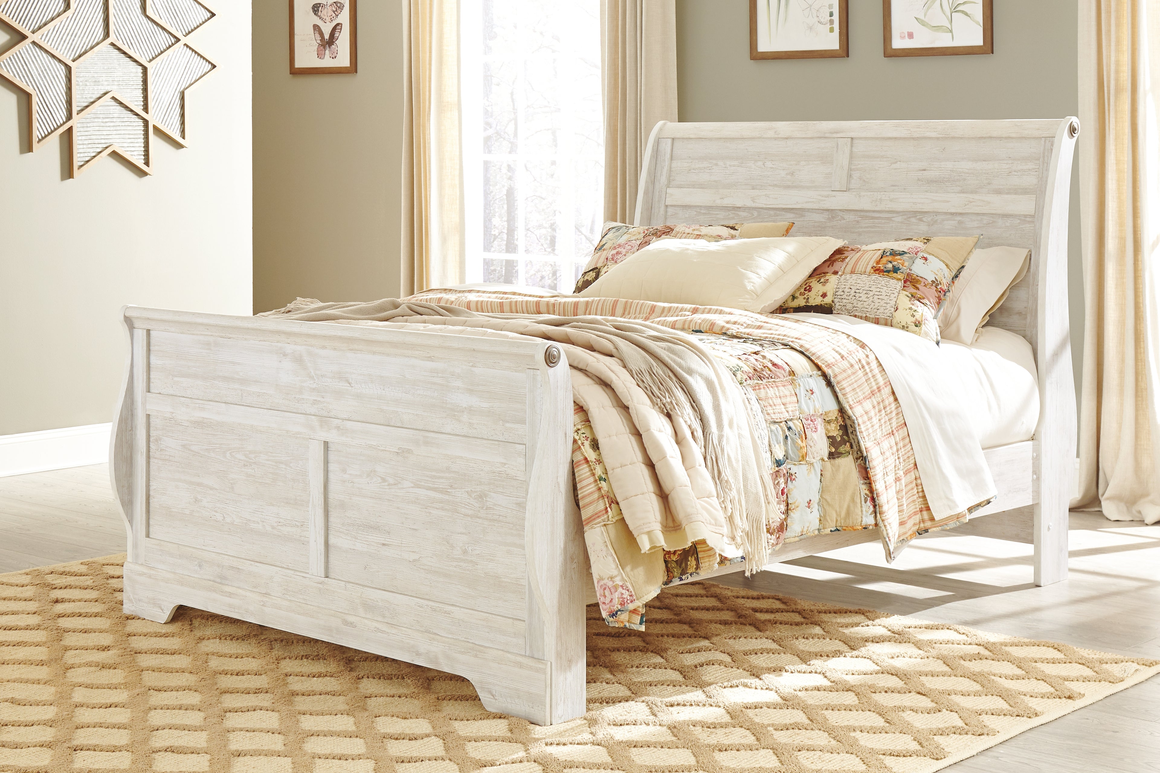 Willowton Whitewash Queen Sleigh Bed - B267B29