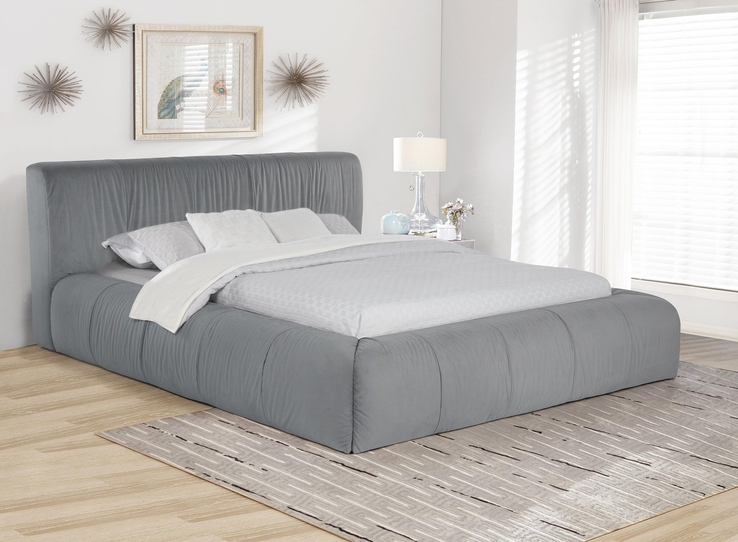 Wilshire Upholstered California King Platform Bed Grey - 315981KW