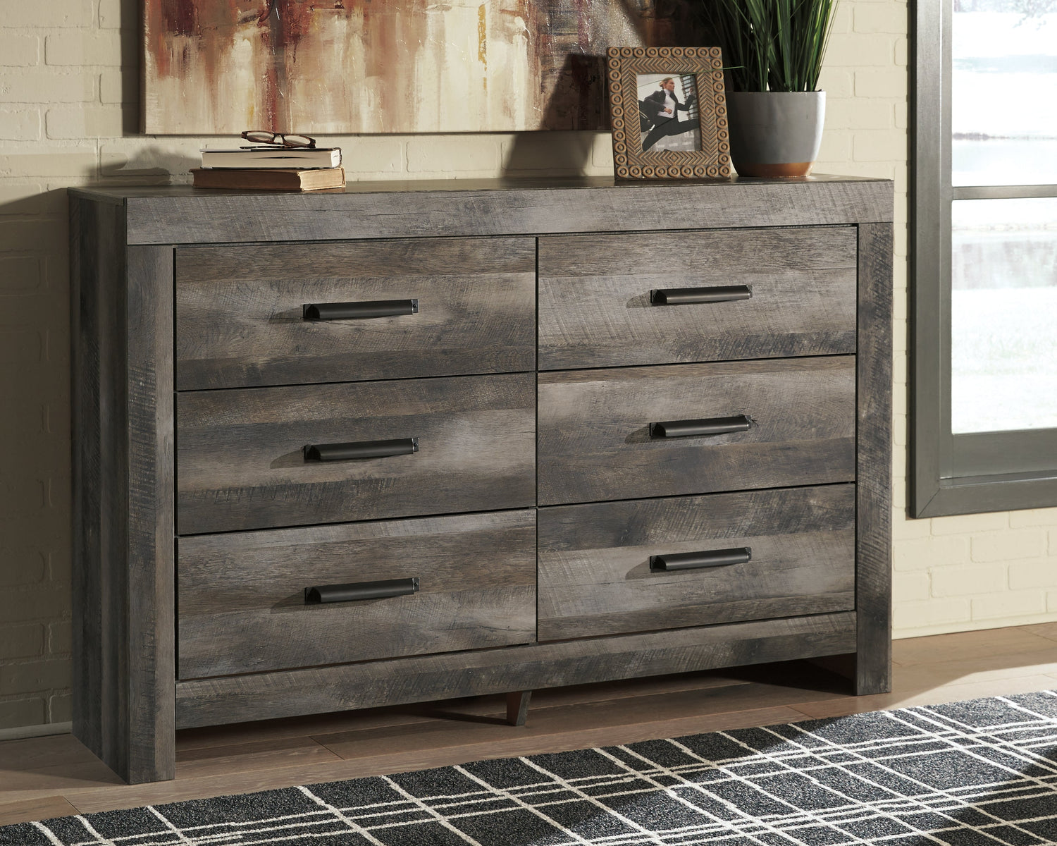 Wynnlow King Crossbuck Panel Bed with Dresser in Gray - PKG000722