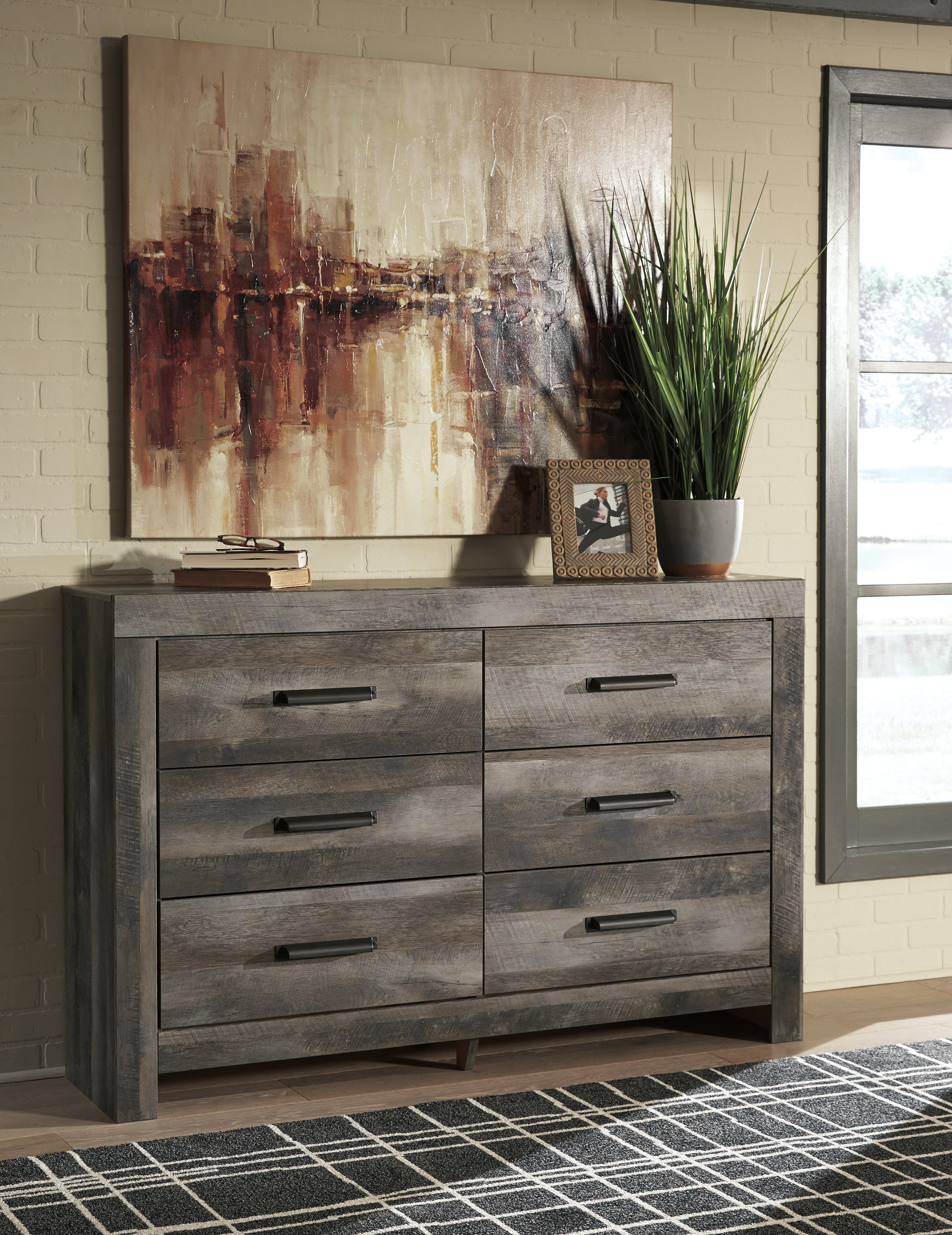 Wynnlow King Panel Bed with Dresser in Gray - PKG005123