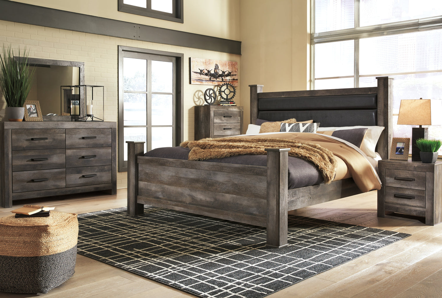 Wynnlow King Poster Bed with Mirrored Dresser and 2 Nightstands in Gray - PKG005682
