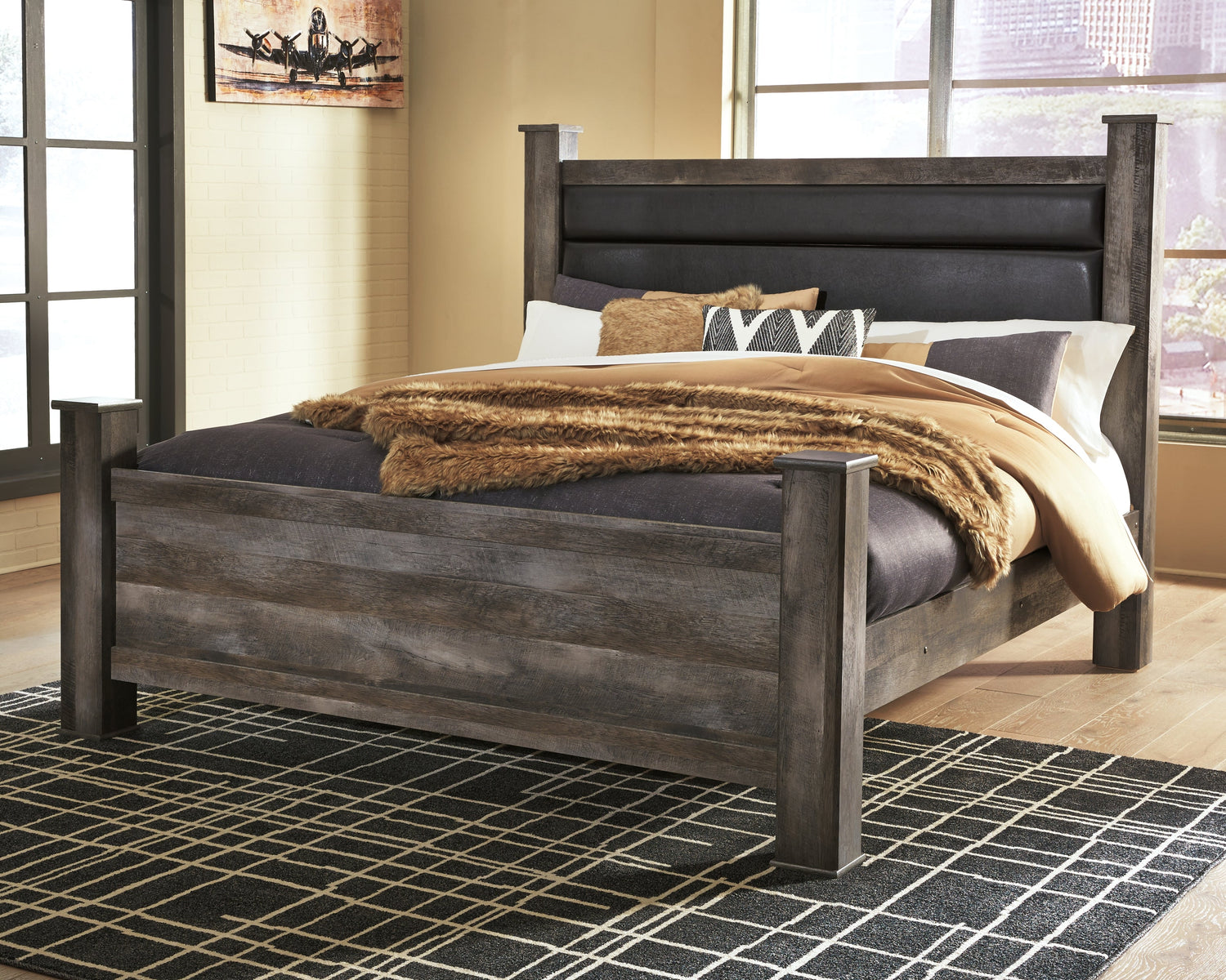 Wynnlow King Poster Bed with Mirrored Dresser, Chest and 2 Nightstands in Gray - PKG006363