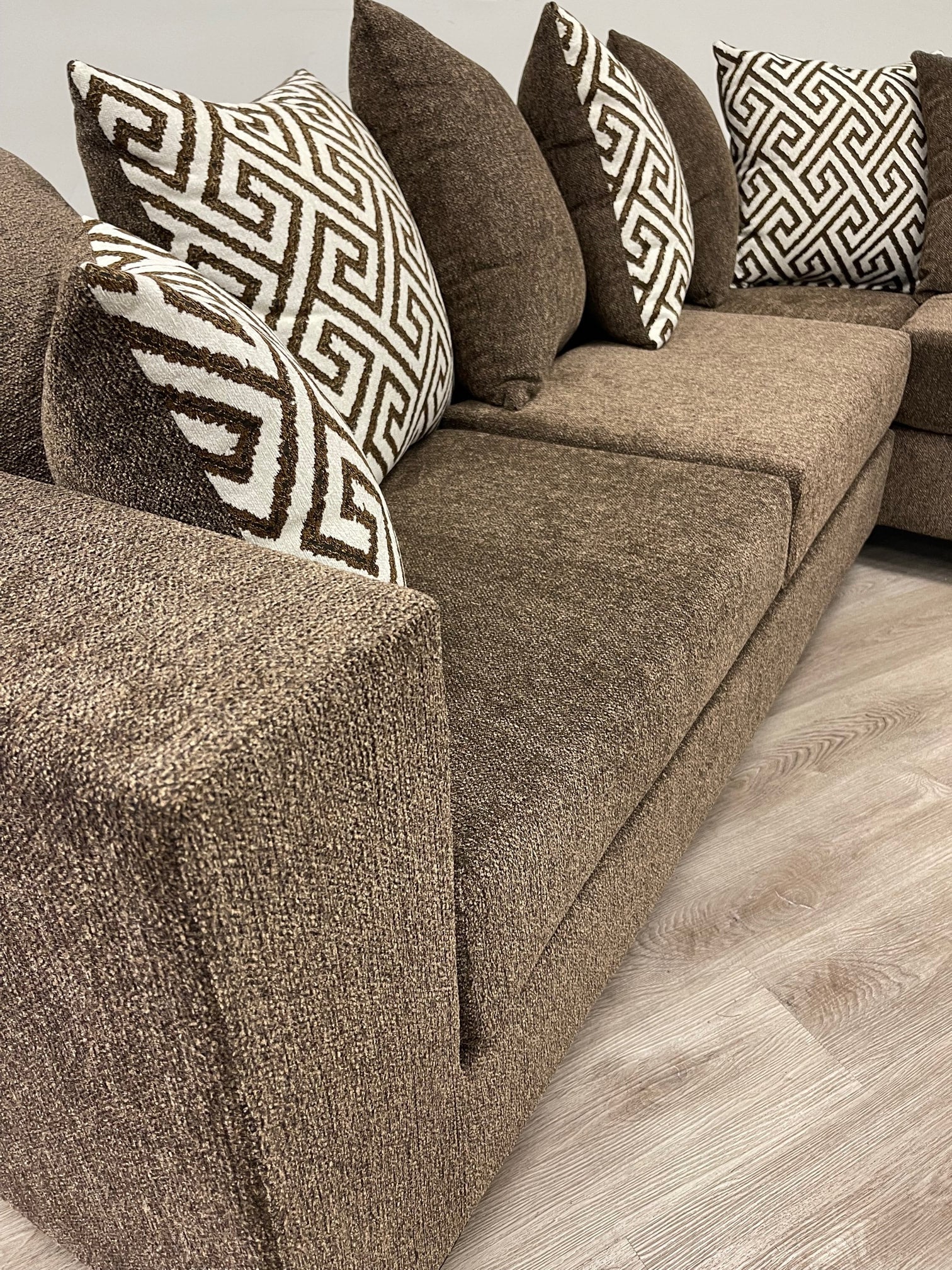 110 - Mocha Sectional - 110 - Mocha Sectional - Bien Home Furniture &amp; Electronics