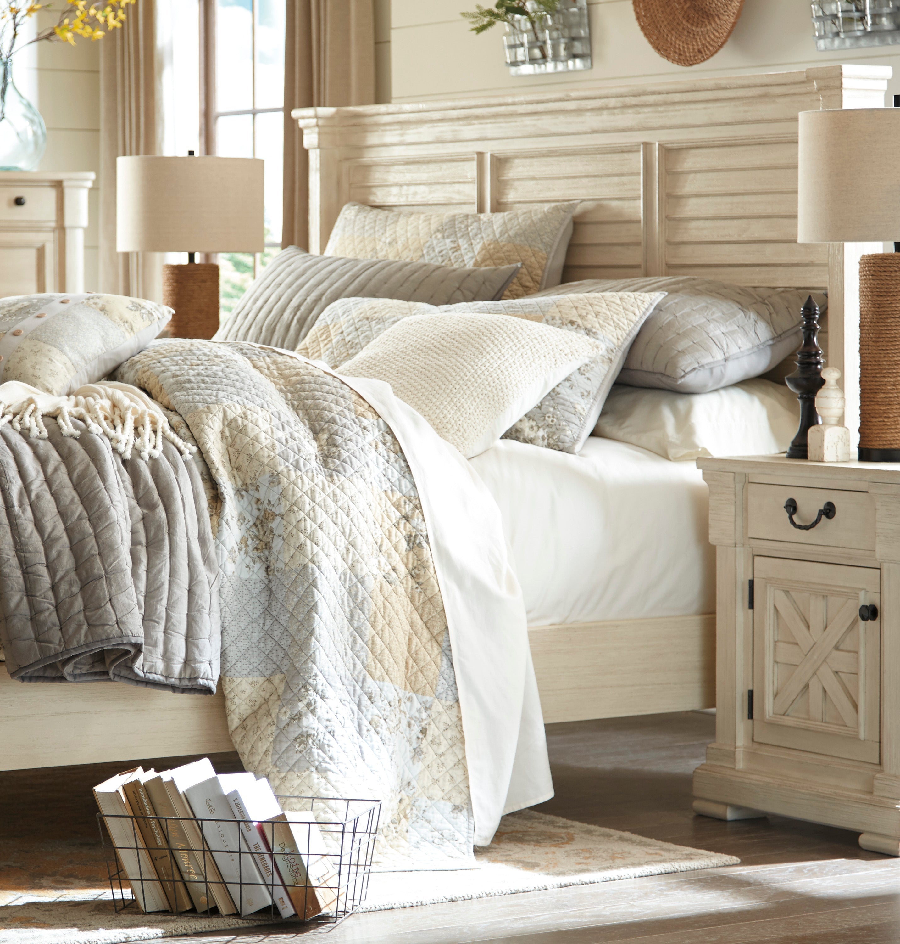 Bolanburg white outlet panel bedroom set