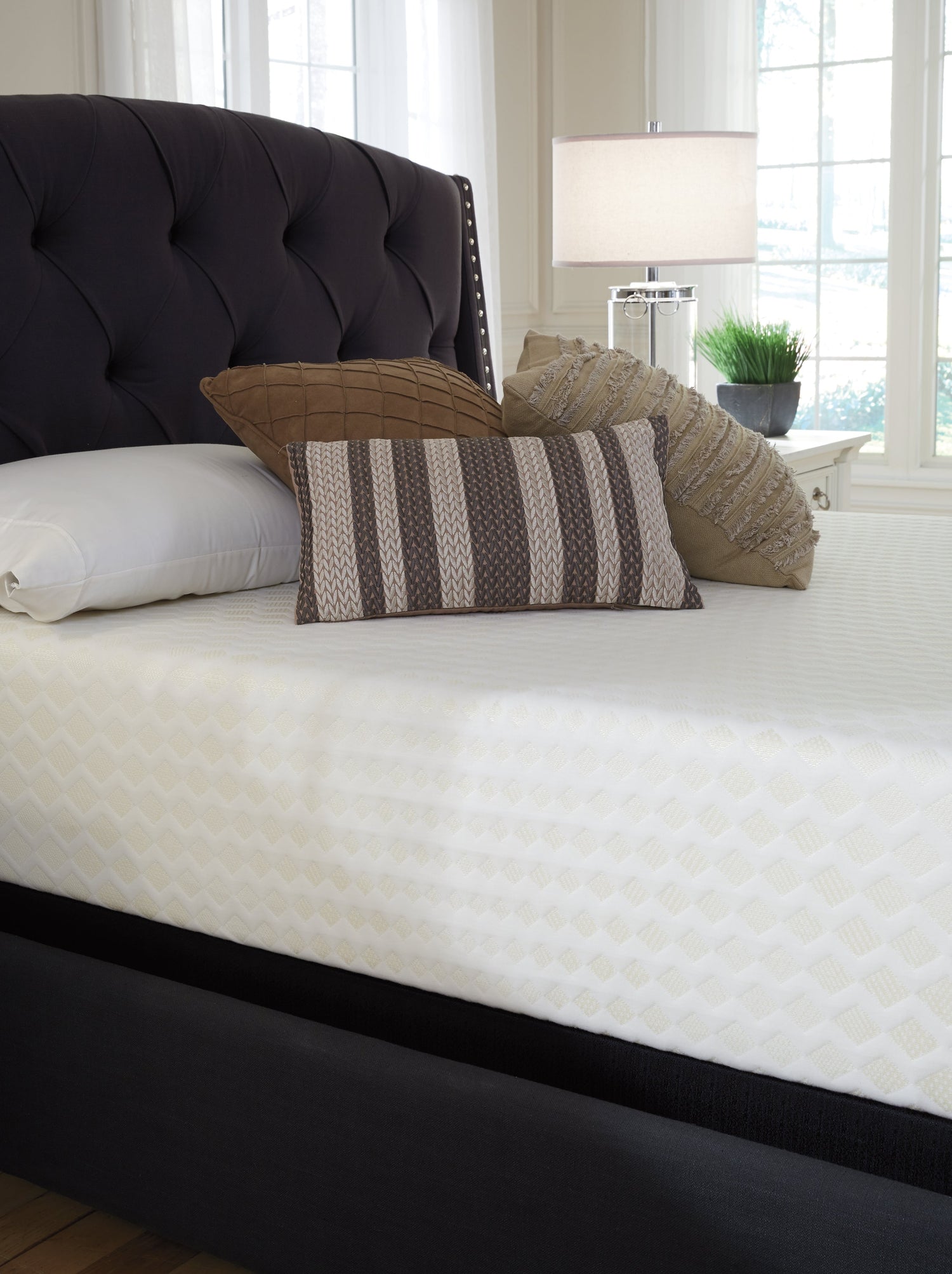 Chime 12 Inch Memory Foam White California King Mattress in a Box - M72751 - Bien Home Furniture &amp; Electronics