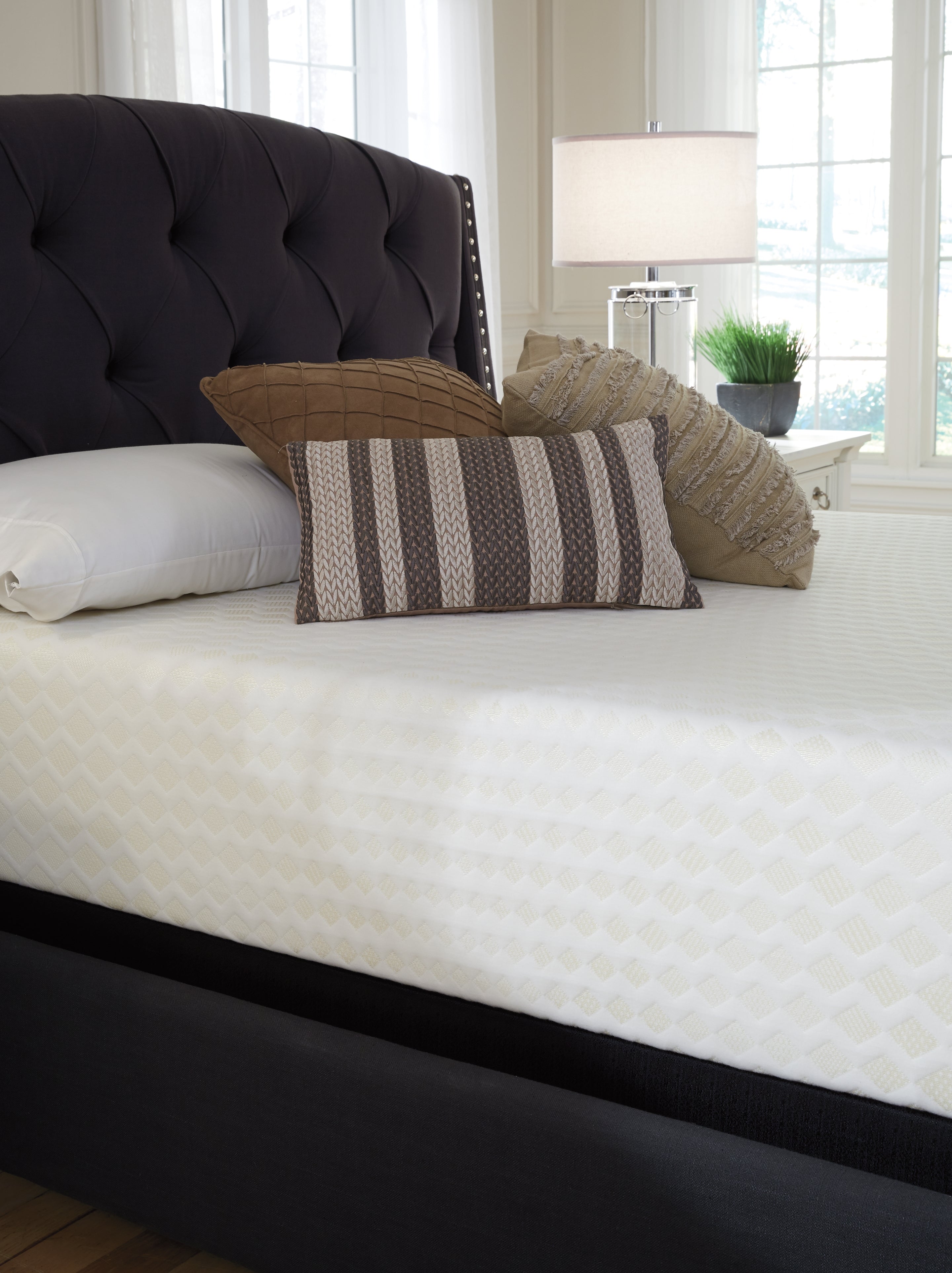 Chime 12 Inch Memory Foam White California King Mattress in a Box - M72751 - Bien Home Furniture &amp; Electronics