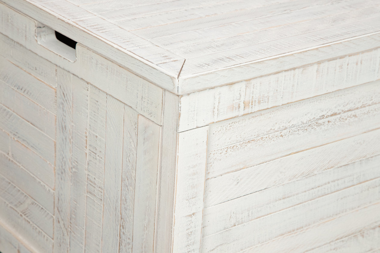 Coltport Distressed White Storage Trunk - A4000337 - Bien Home Furniture &amp; Electronics