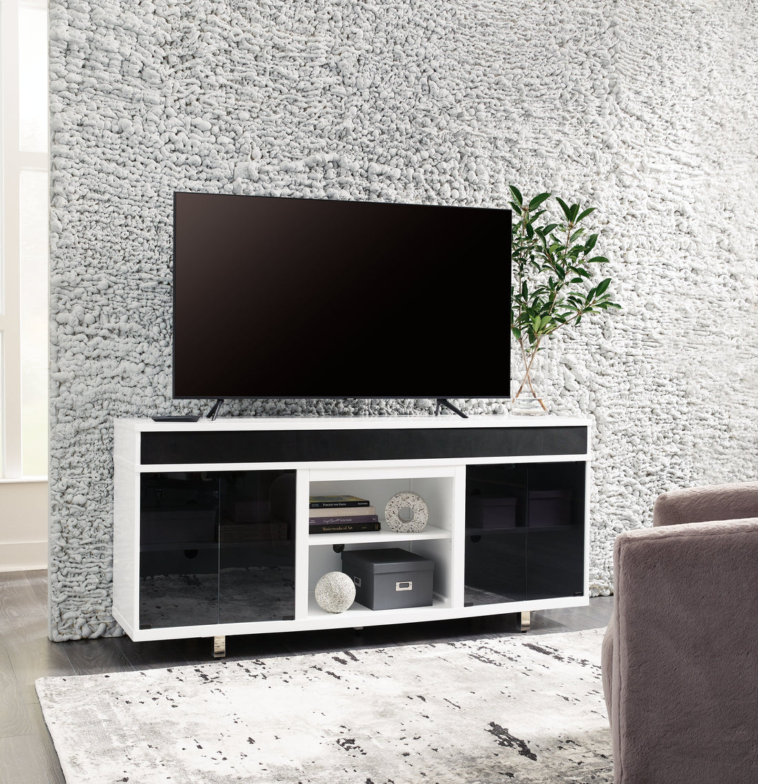 Gardoni White/Black 72&quot; TV Stand - W756-68 - Bien Home Furniture &amp; Electronics