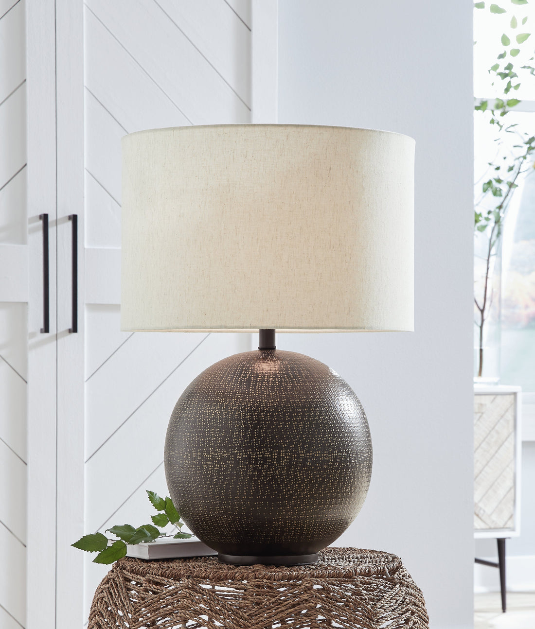 Hambell Black/Gold Finish Table Lamp - L207434 - Bien Home Furniture &amp; Electronics